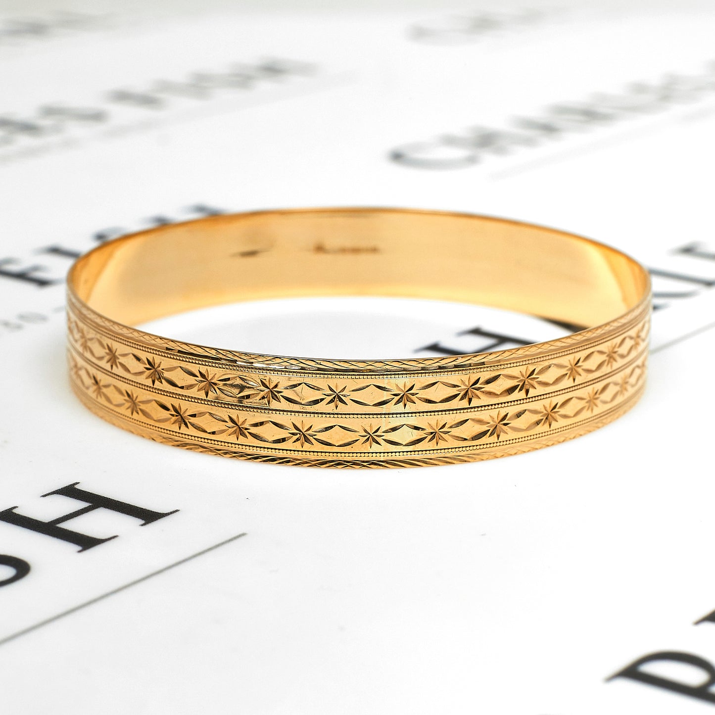 Pre-Owned 9ct Gold 2 Row Star Design Bangle