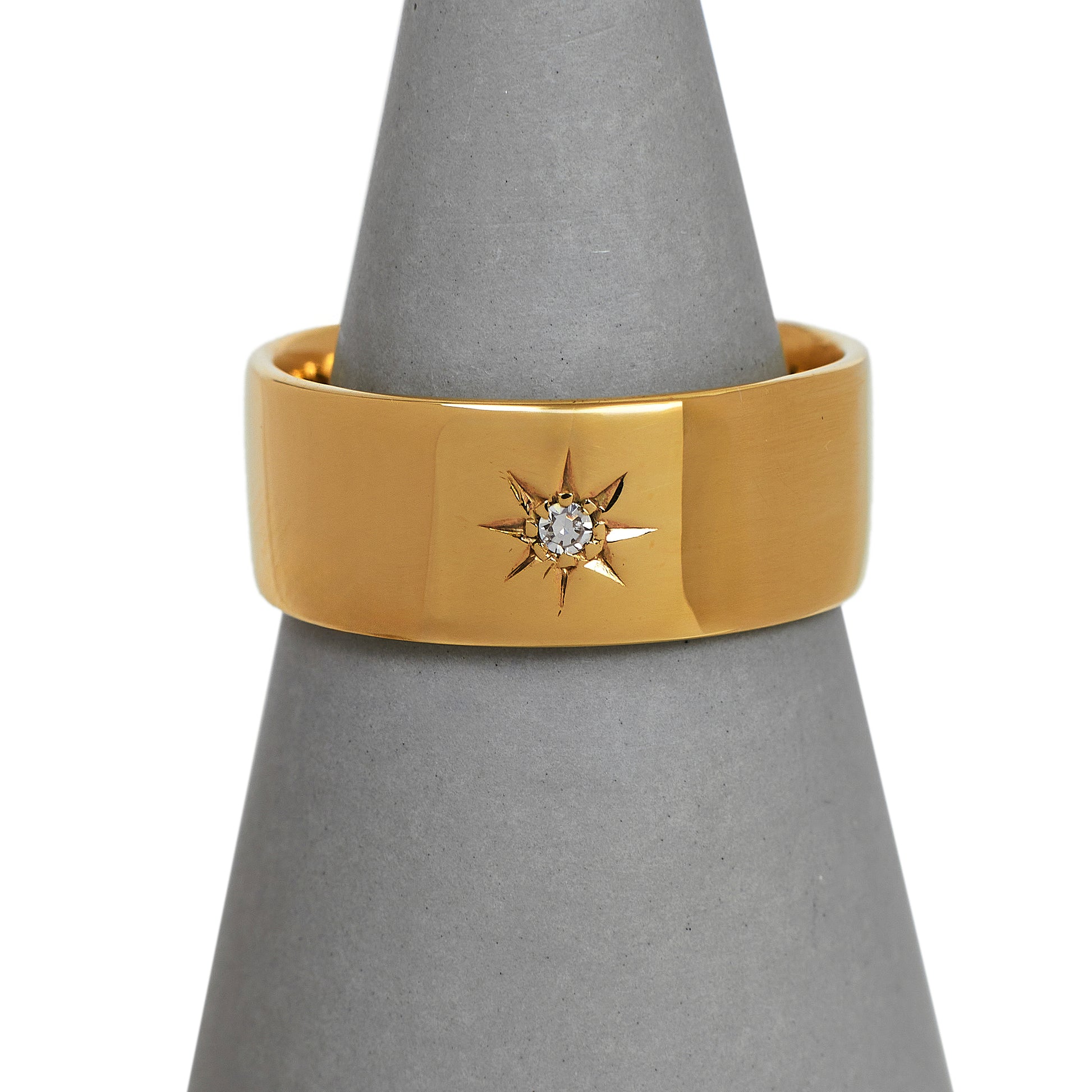 Pre-Owned 9ct Gold Single Diamond Band Ring Size T