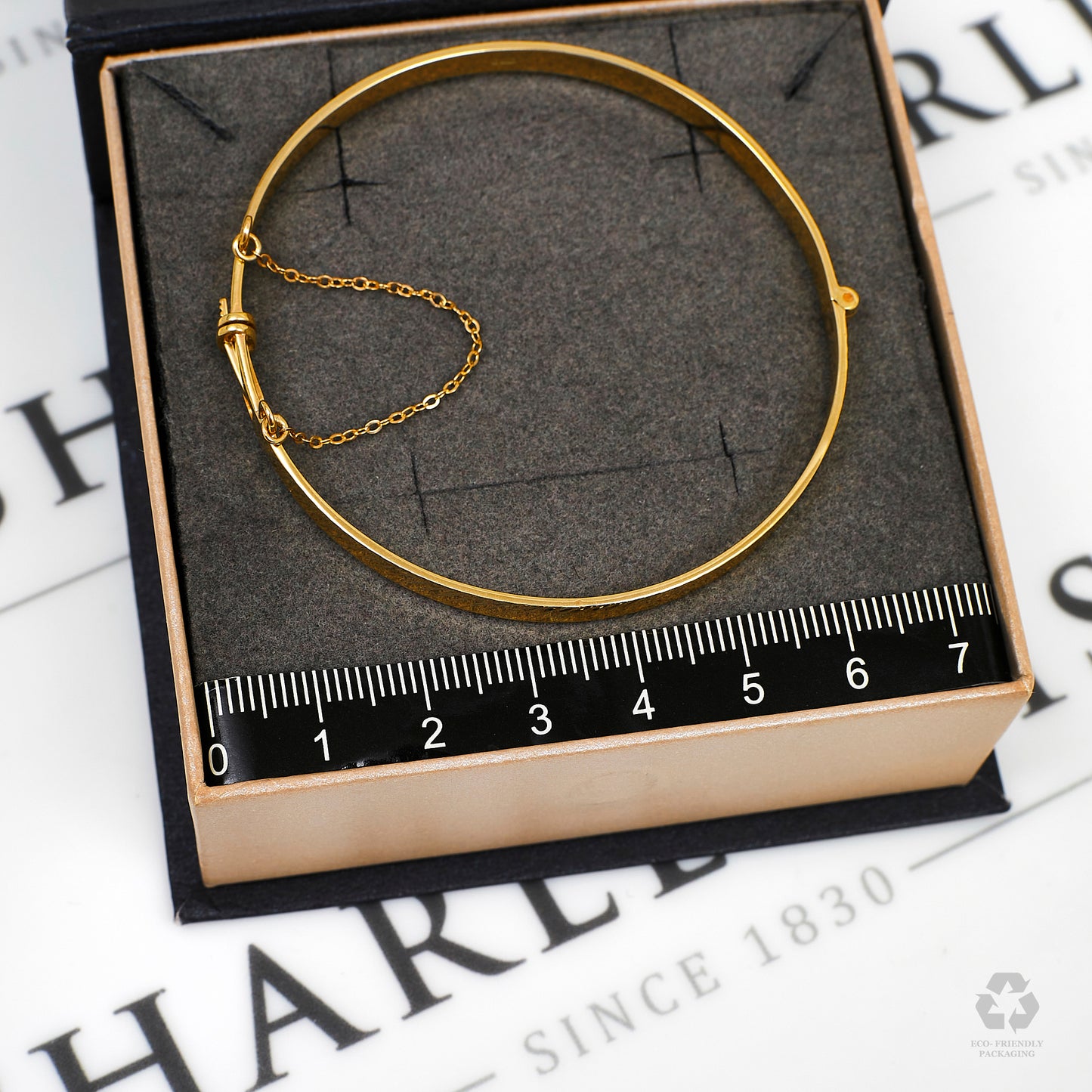 Pre-Owned 9ct Gold Hinged Bangle & Safety Chain 59mm x 59mm