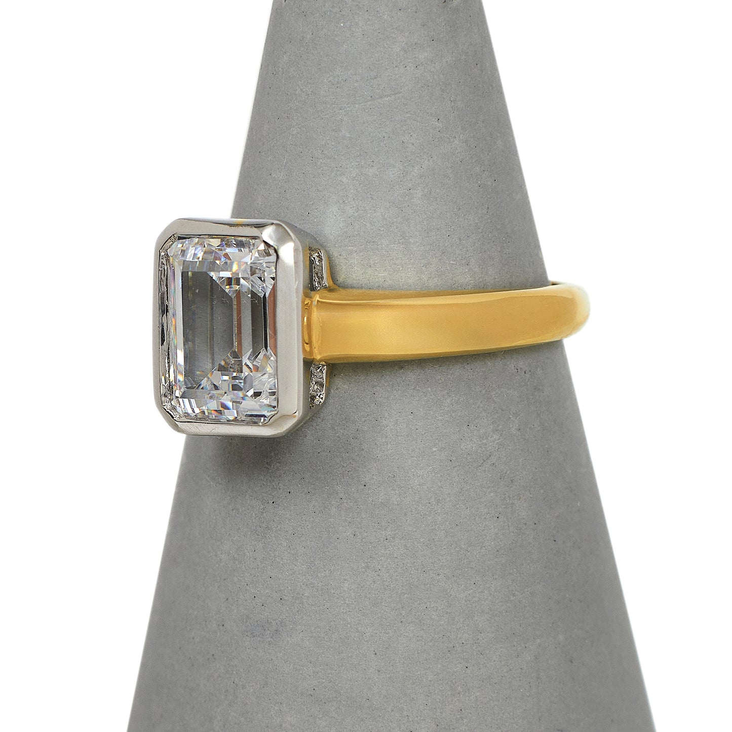 Pre-Owned 14ct Gold Rectangular CZ Dress Ring Size K.5