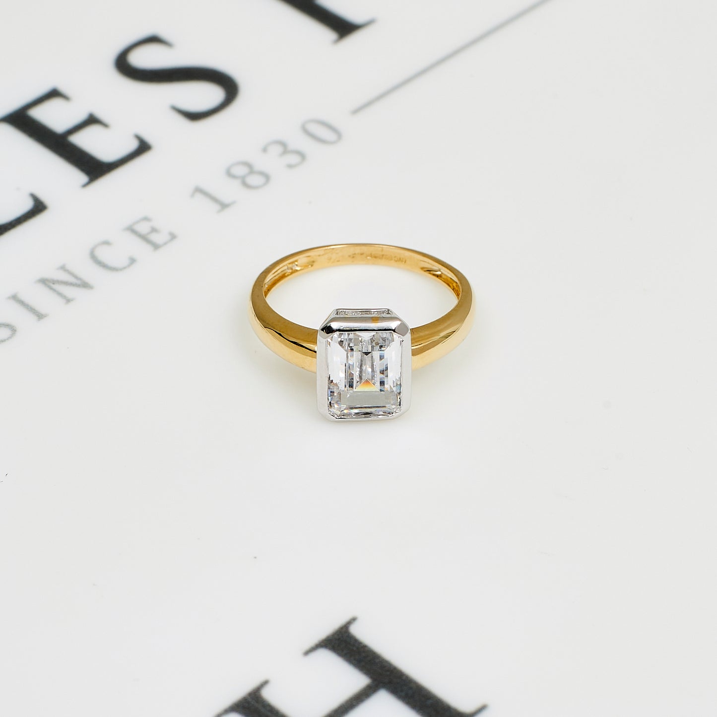 Pre-Owned 14ct Gold Rectangular CZ Dress Ring Size K.5