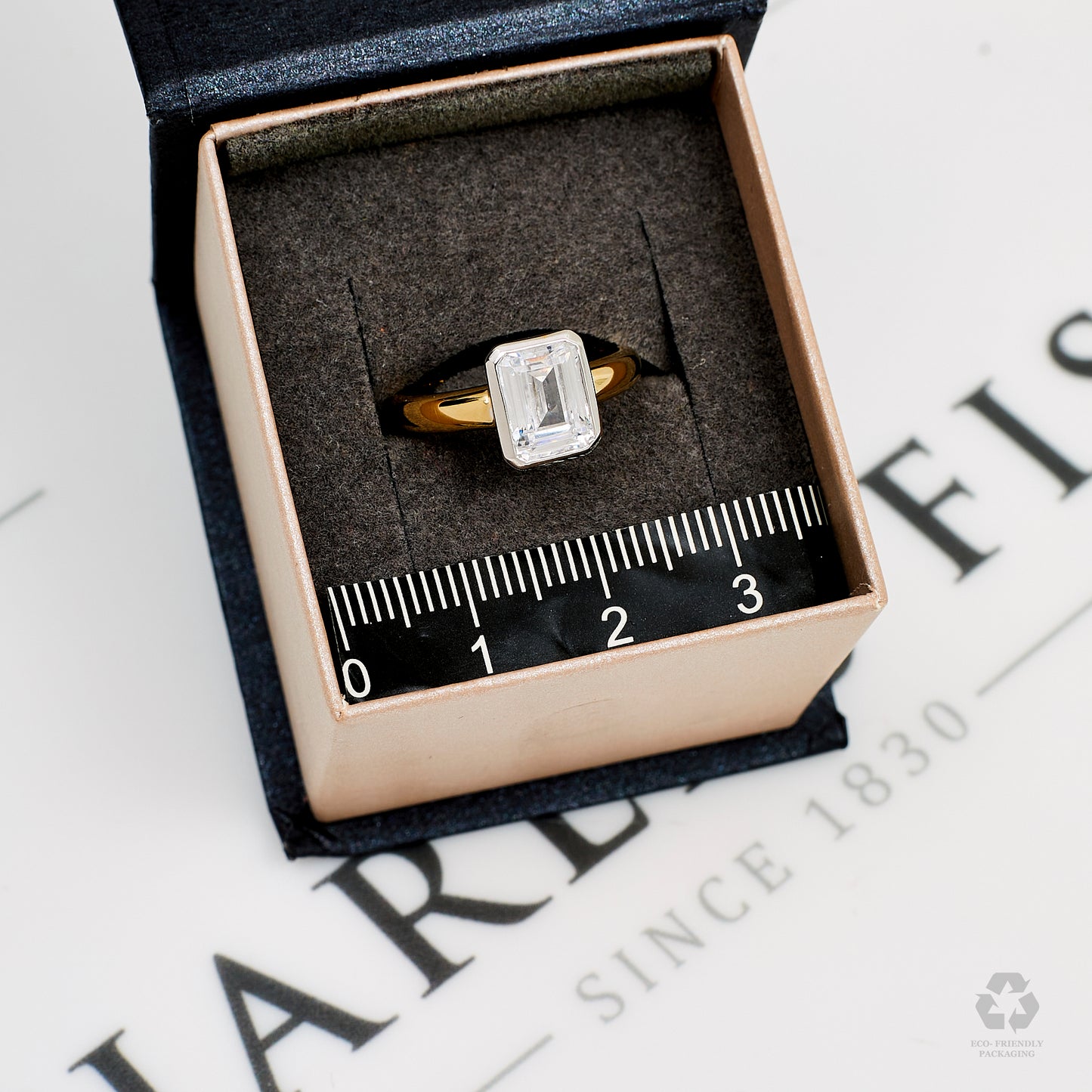 Pre-Owned 14ct Gold Rectangular CZ Dress Ring Size K.5
