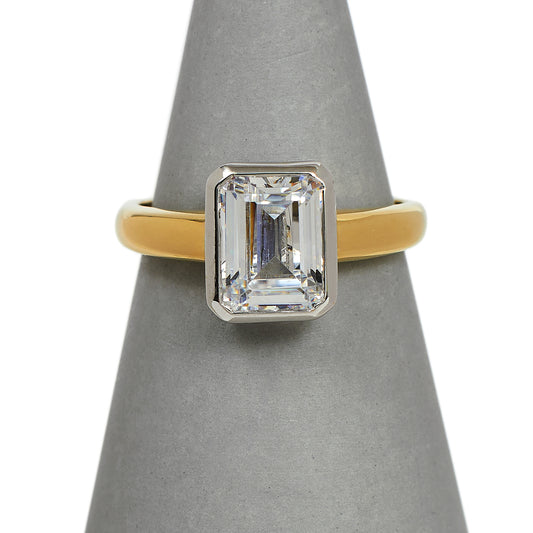 Pre-Owned 14ct Gold Rectangular CZ Dress Ring Size K.5