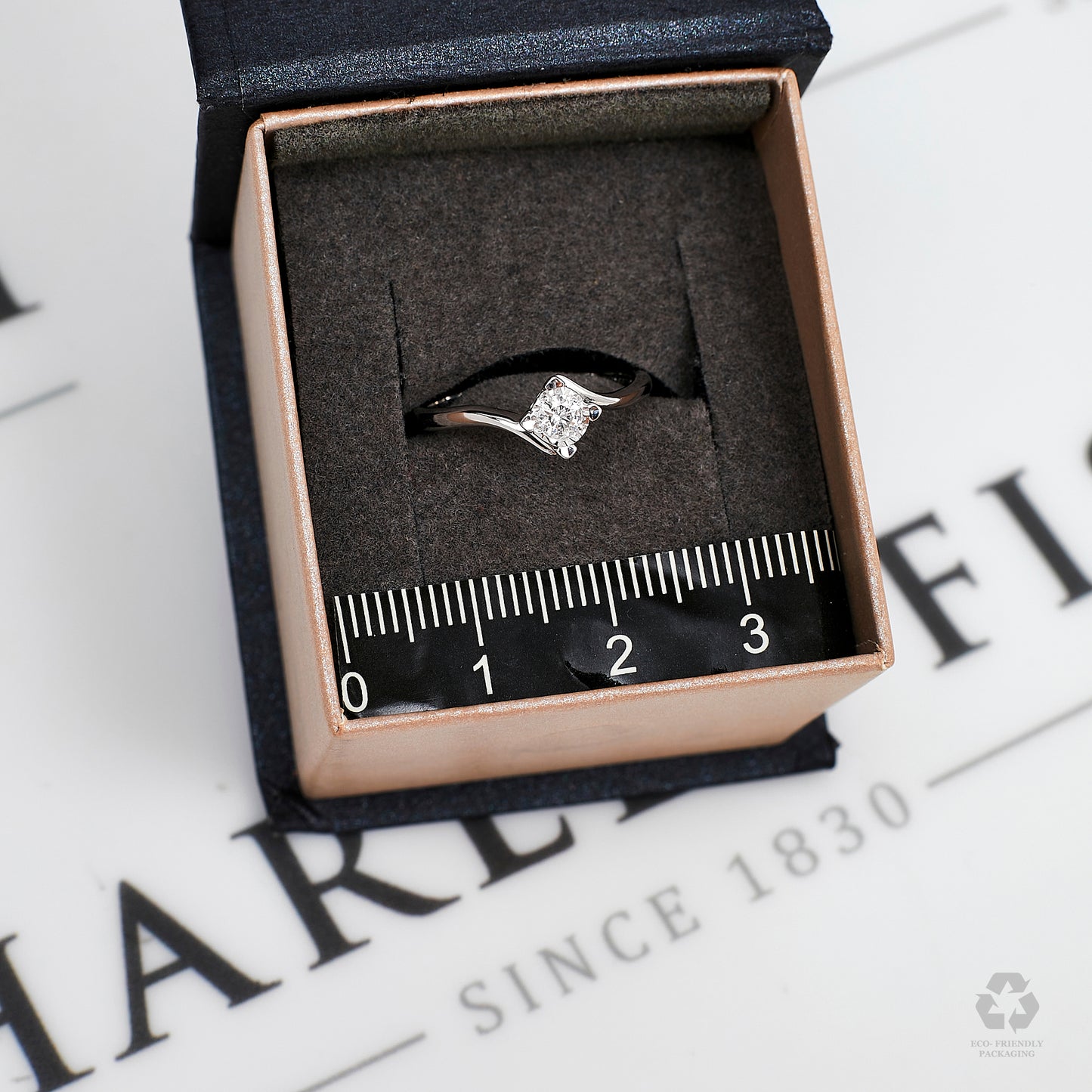 Pre-Owned 9ct White Gold & Diamond Twist Design Ring