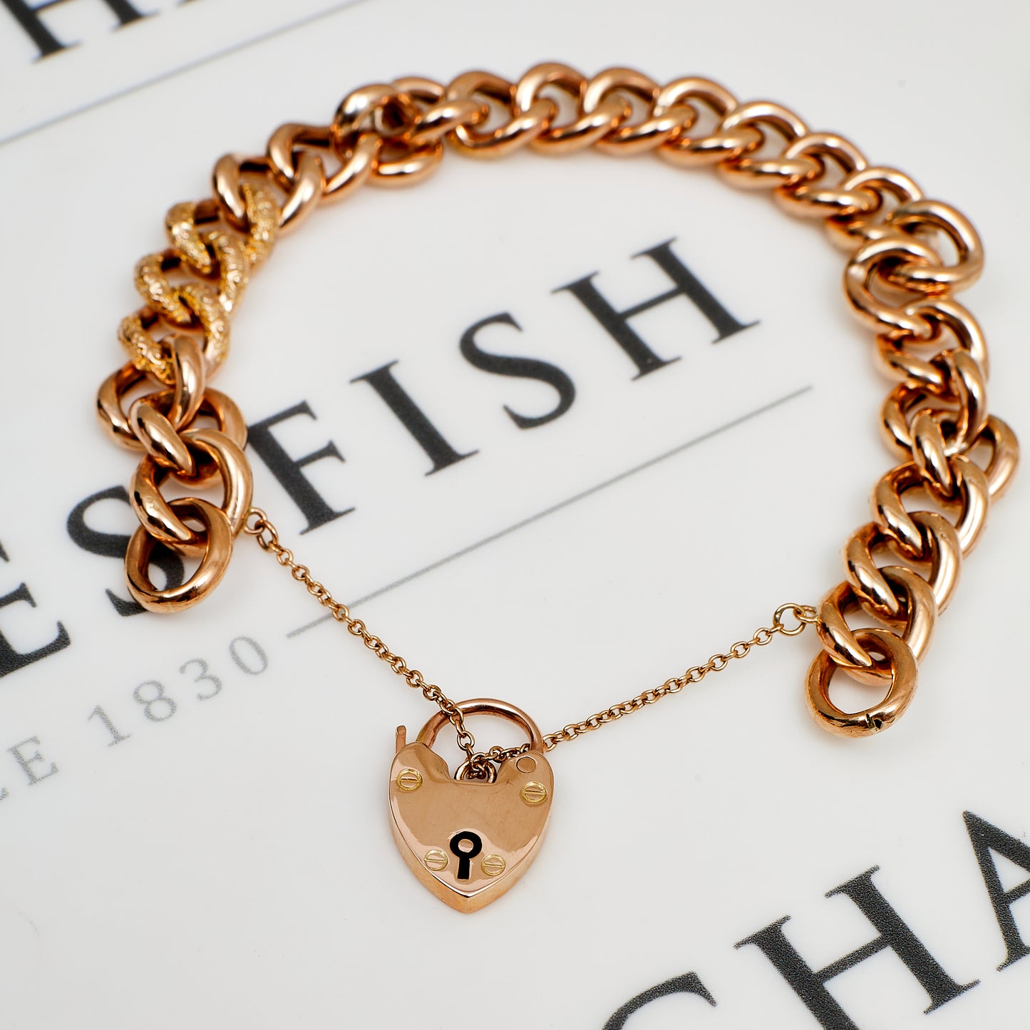 Pre-Owned 9ct Gold Curb Chain Bracelet & Heart Padlock