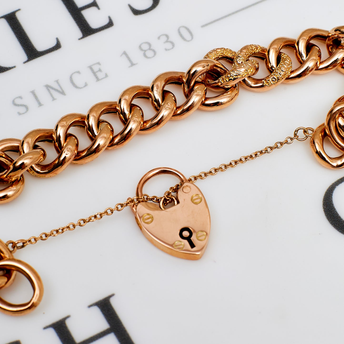 Pre-Owned 9ct Gold Curb Chain Bracelet & Heart Padlock