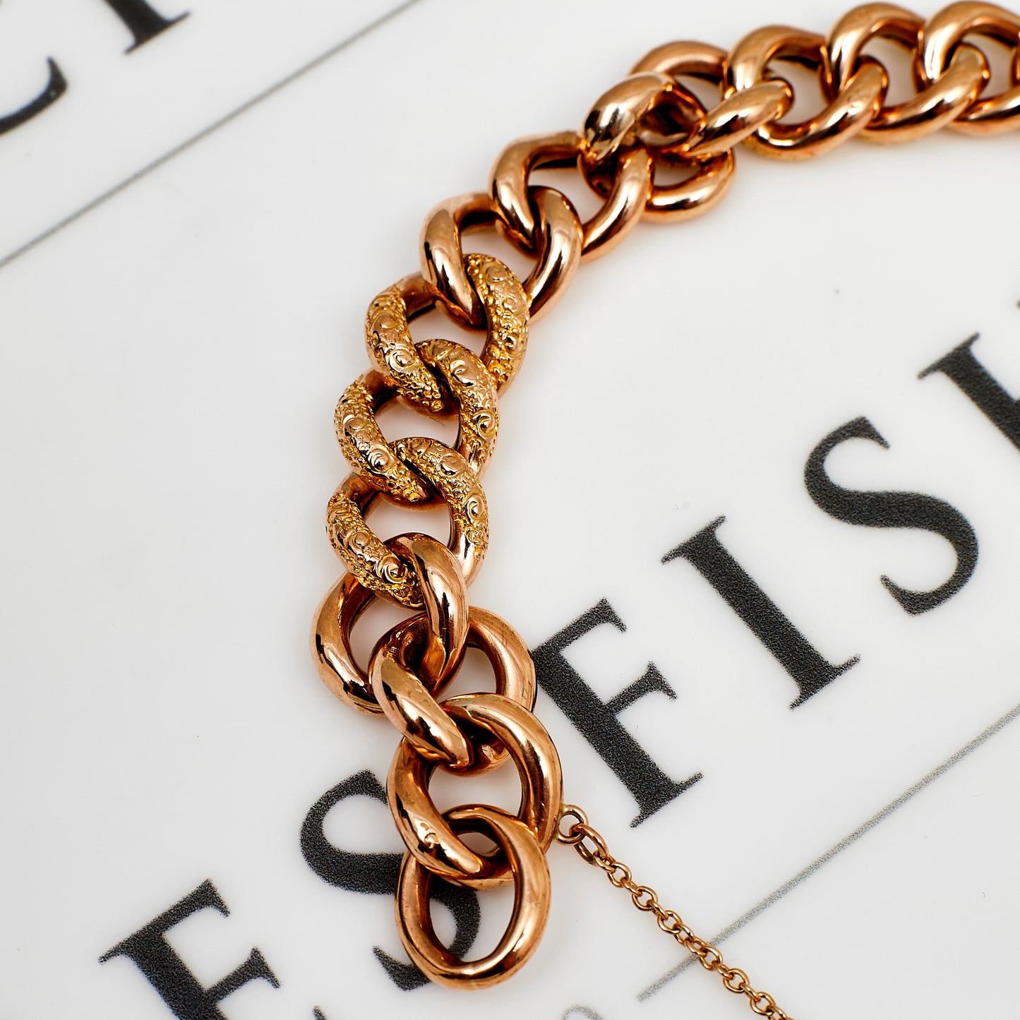 Pre-Owned 9ct Gold Curb Chain Bracelet & Heart Padlock