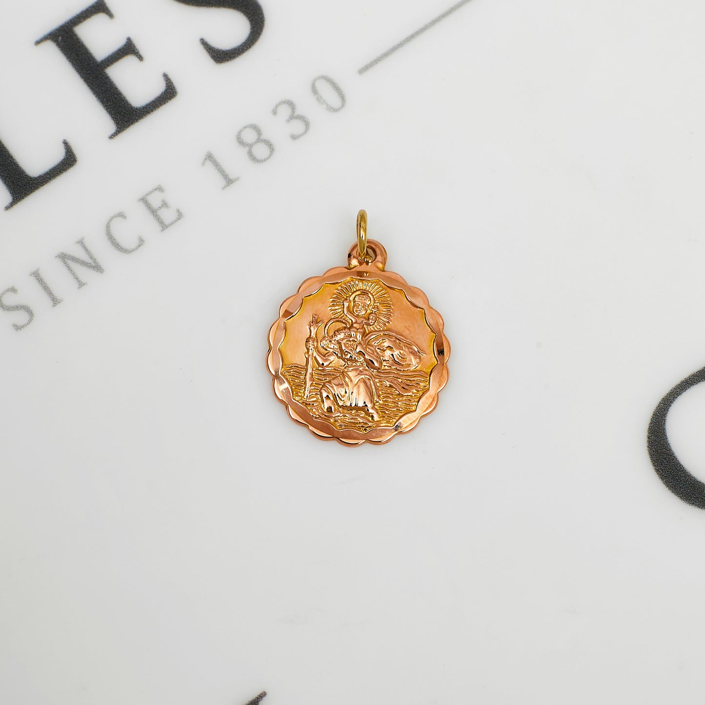 Pre-Owned 9ct Gold Scalloped Edge St Christopher Pendant