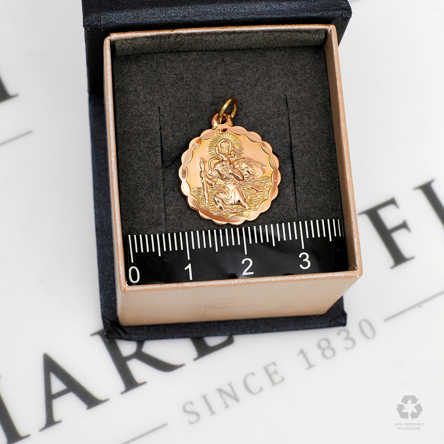 Pre-Owned 9ct Gold Scalloped Edge St Christopher Pendant