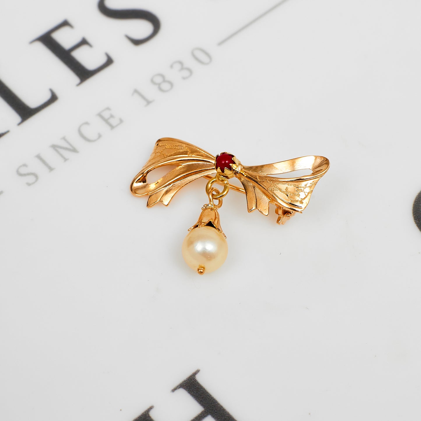 Pre-Owned 18ct Gold Bow Brooch & Cultured Pearl Drop