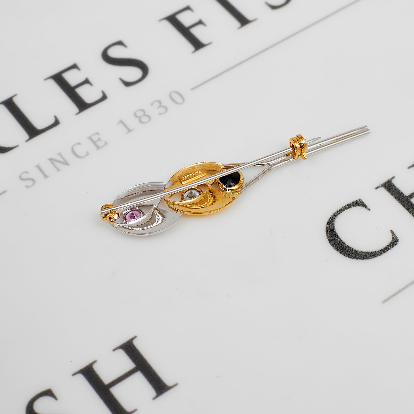 Pre-Owned 18ct Gold 2 Tone Synthetic Stone Brooch