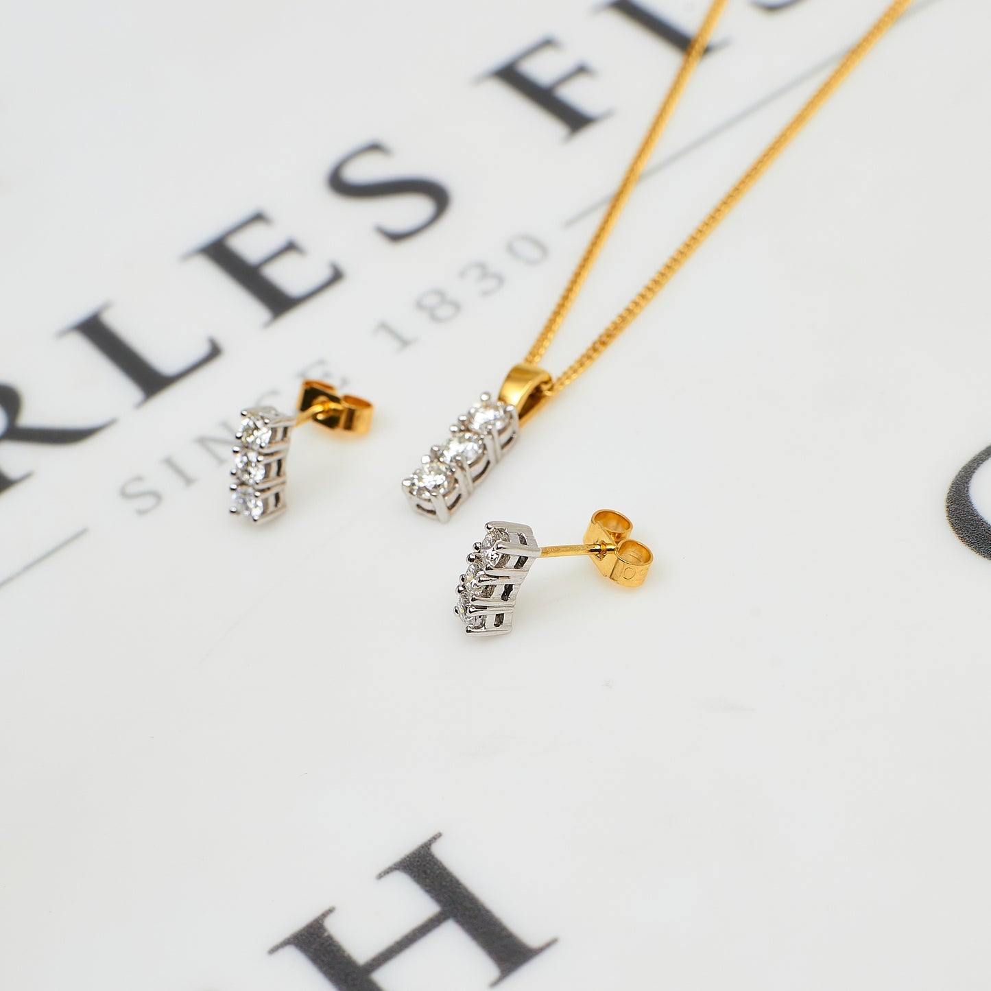 Pre-Owned 18ct Gold & Diamond Necklace & Earrings SET