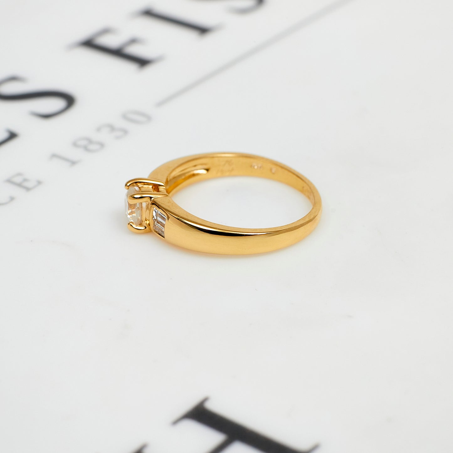 Pre-Owned 18ct Gold Diamond Set Band Ring - Size M.5