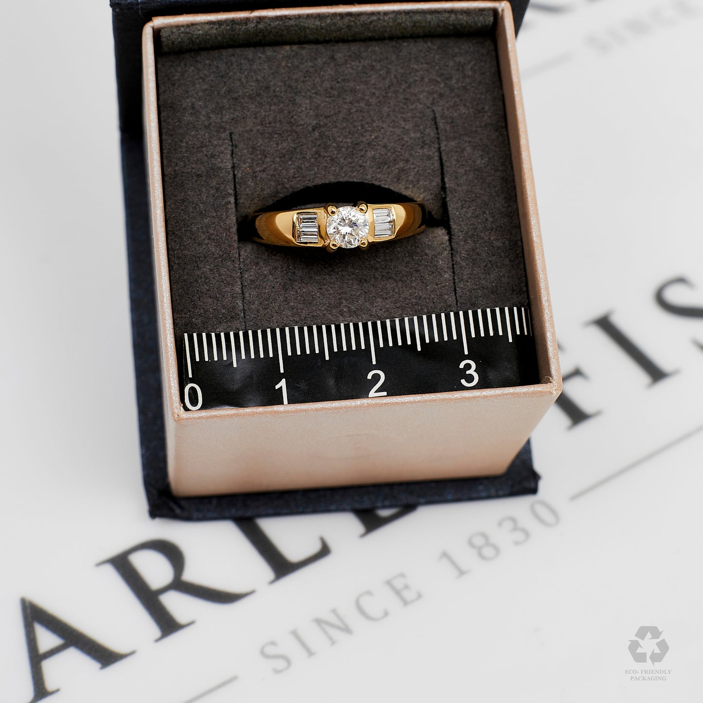 Pre-Owned 18ct Gold Diamond Set Band Ring - Size M.5