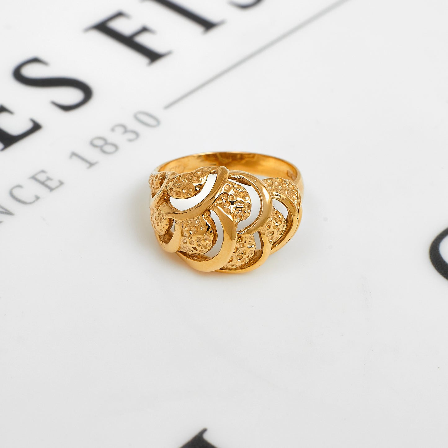 Pre-Owned 9ct Gold Barked Scalloped Bump Head Ring Size Q