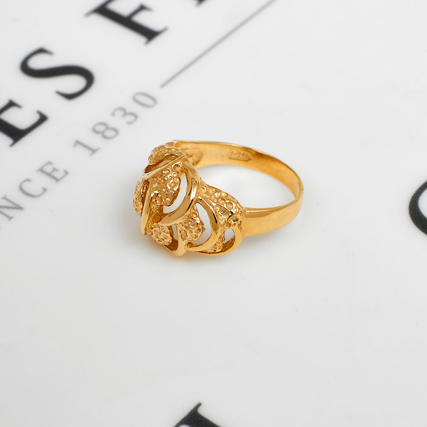 Pre-Owned 9ct Gold Barked Scalloped Bump Head Ring Size Q