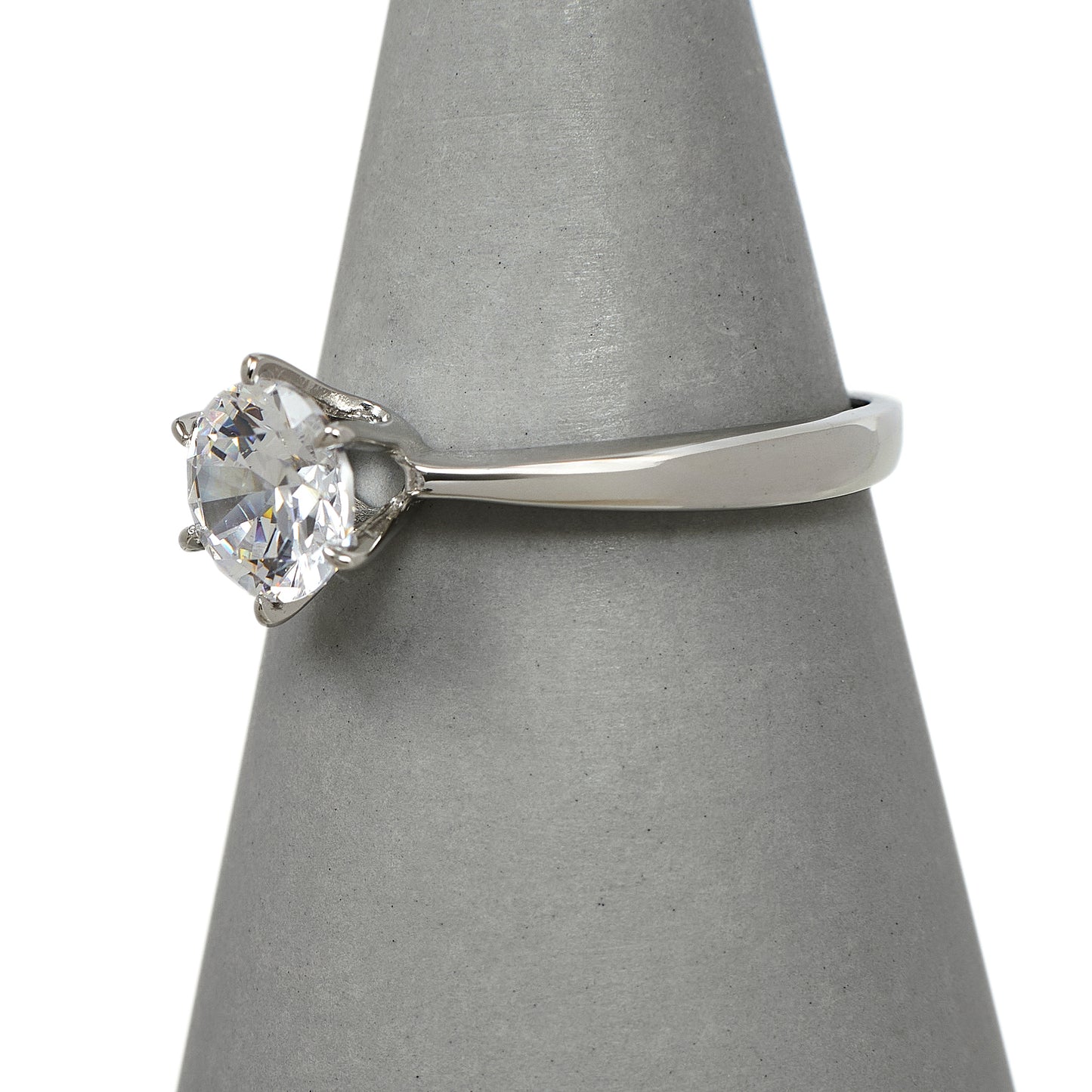 Pre-Owned 9ct White Gold CZ Solitaire Ring Size R