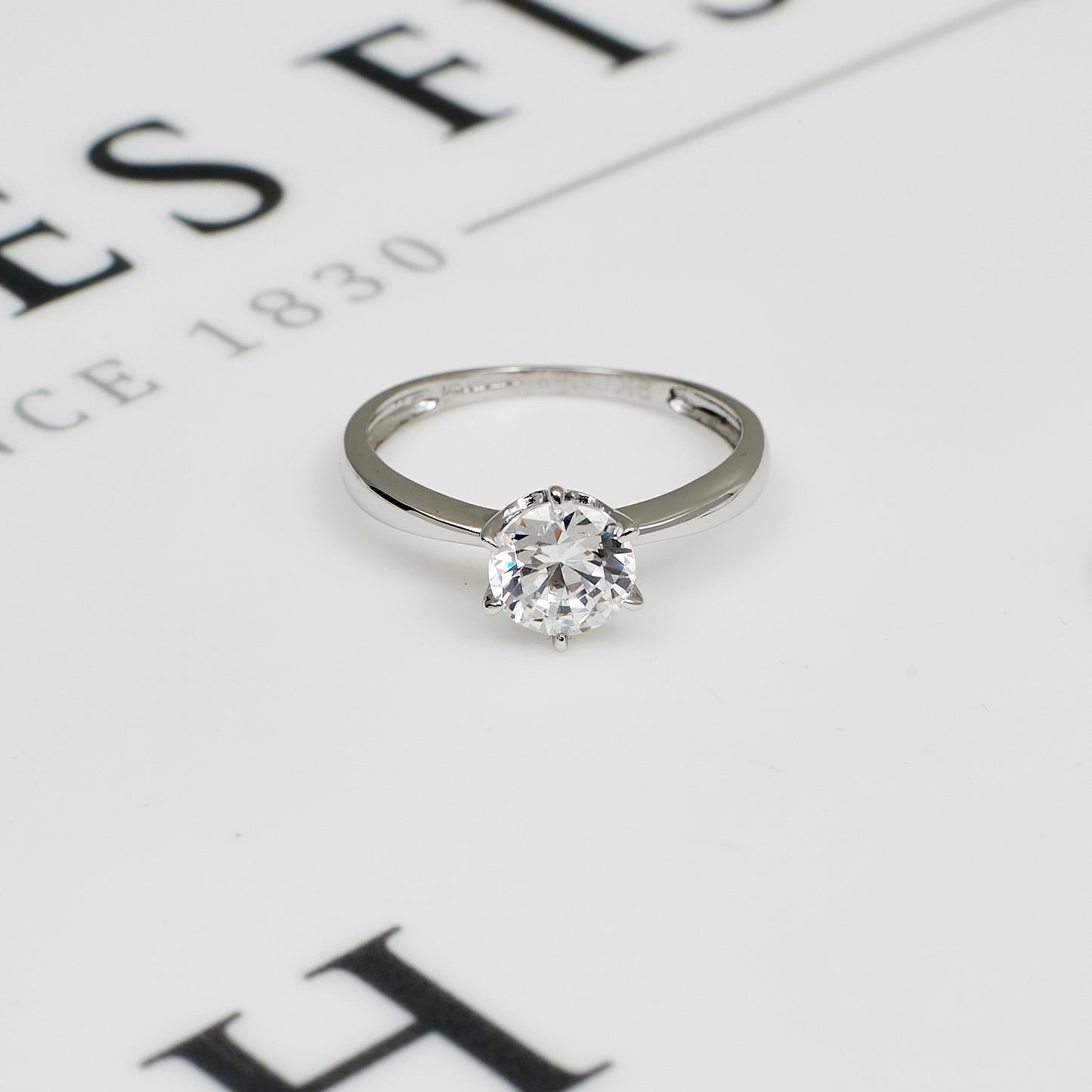 Pre-Owned 9ct White Gold CZ Solitaire Ring Size R