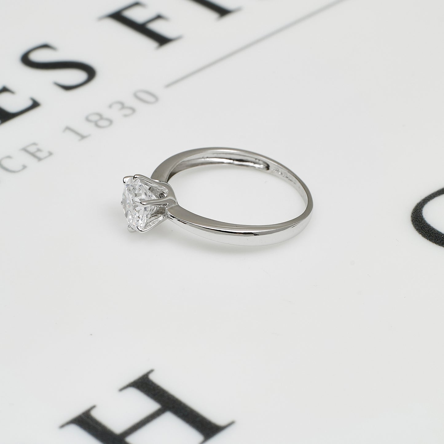Pre-Owned 9ct White Gold CZ Solitaire Ring Size R