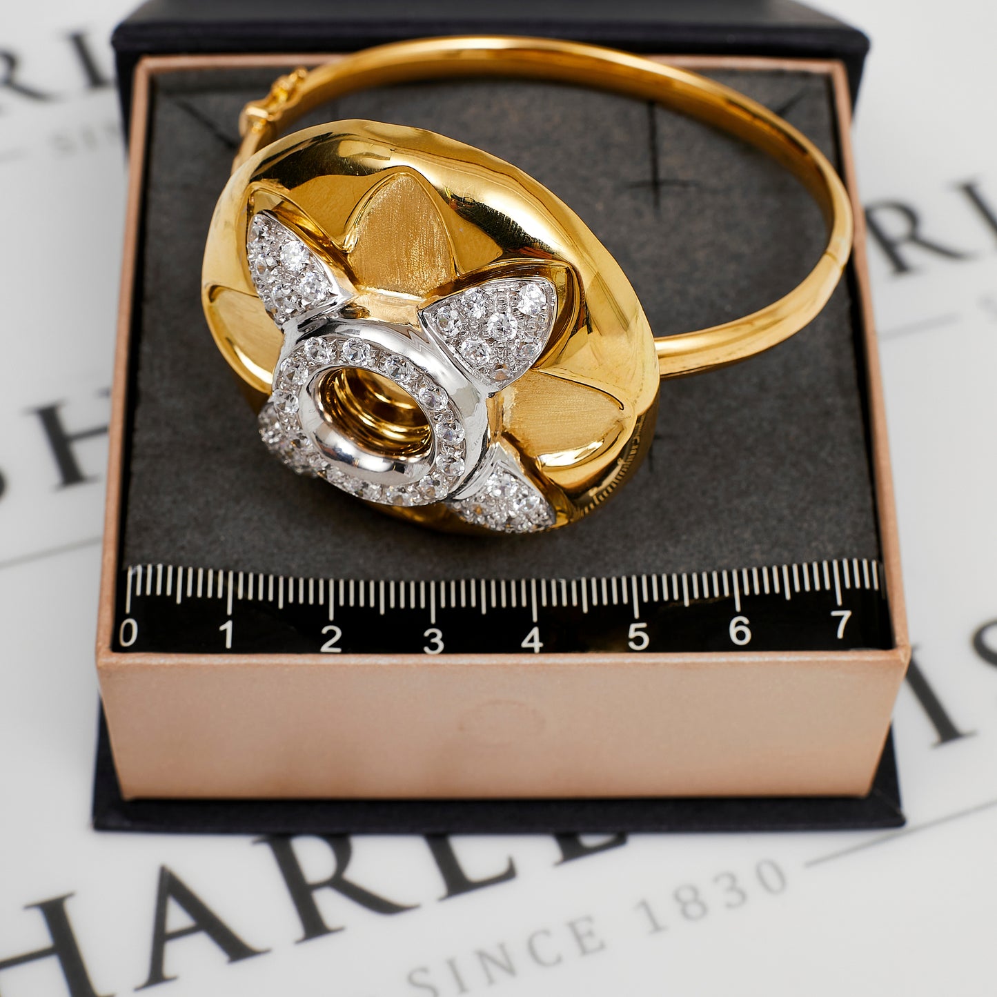 Pre-Owned 18ct Gold & CZ Oversized Flower Design Bangle