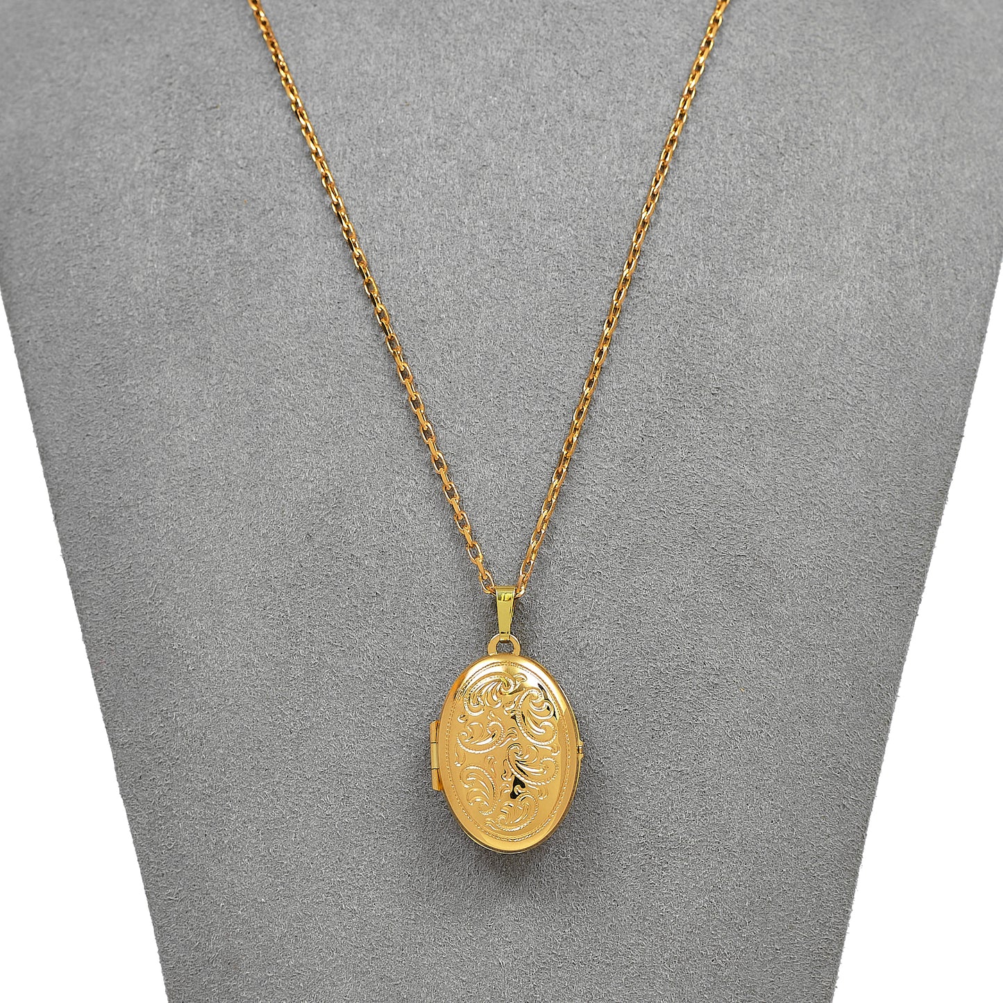 Pre-Owned 9ct Gold Oval Swirl Design Locket & Chain