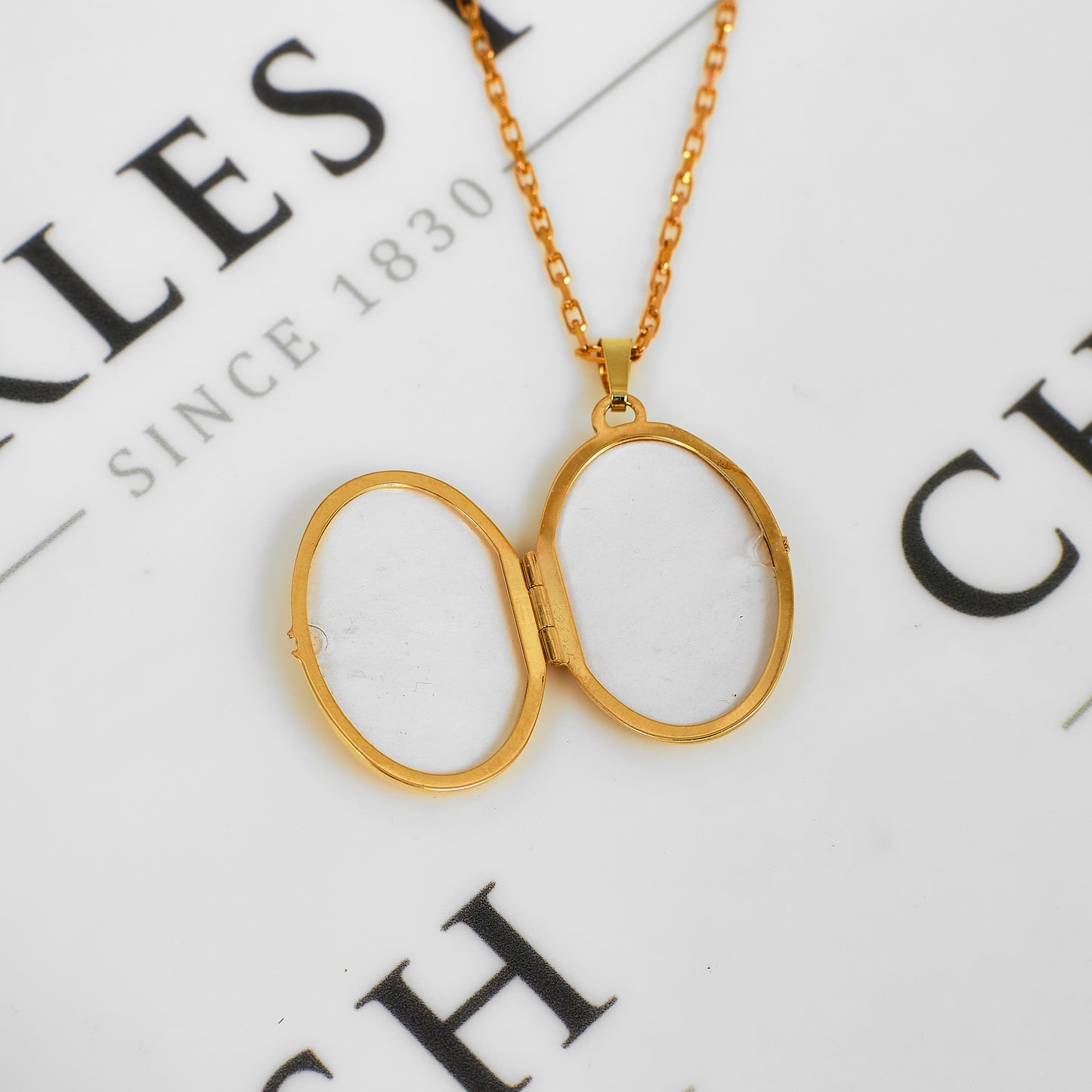 Pre-Owned 9ct Gold Oval Swirl Design Locket & Chain