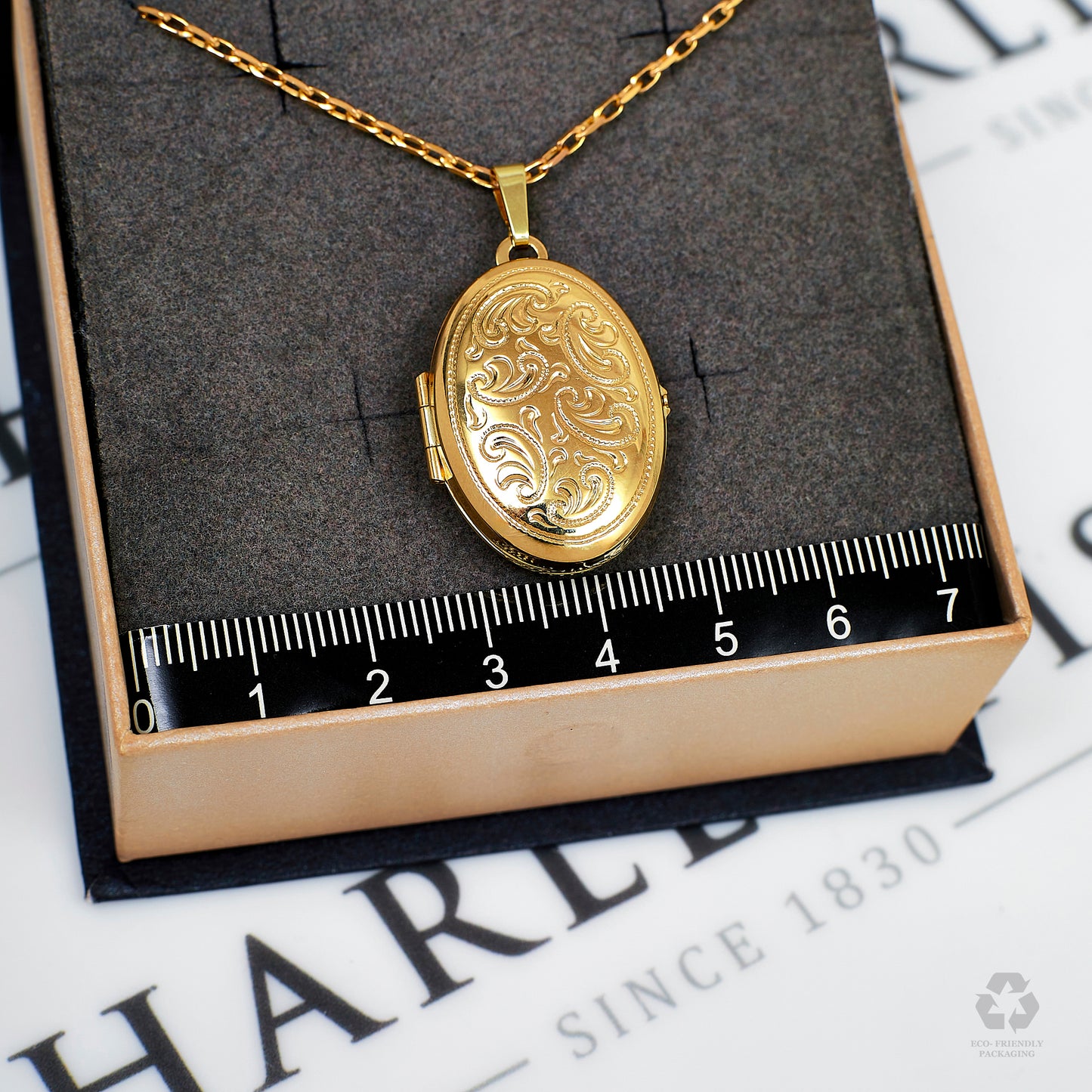 Pre-Owned 9ct Gold Oval Swirl Design Locket & Chain