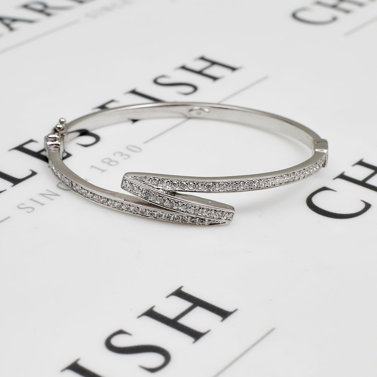 Pre-Owned 9ct White Gold & CZ Zigzag Design Bangle