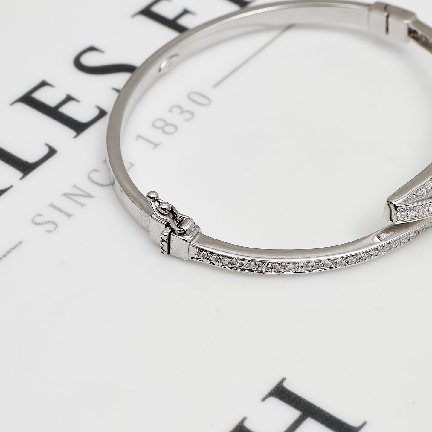 Pre-Owned 9ct White Gold & CZ Zigzag Design Bangle