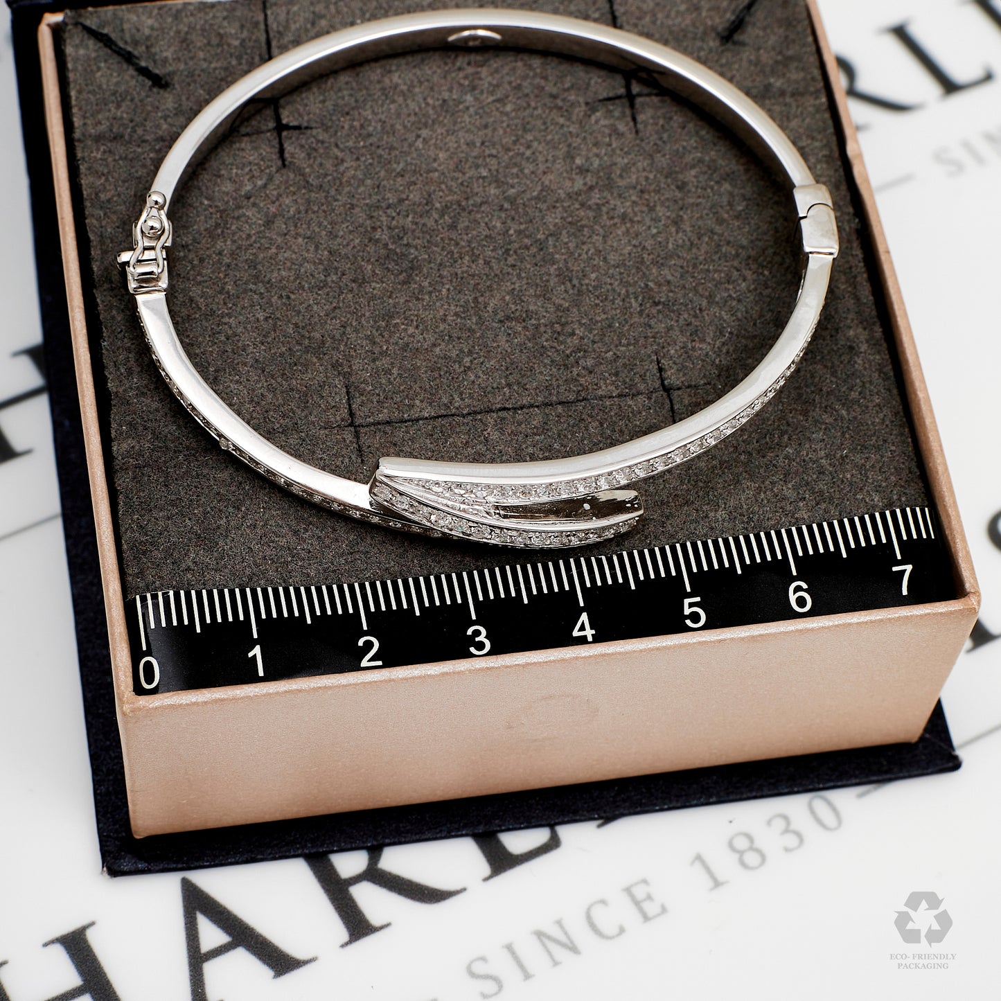Pre-Owned 9ct White Gold & CZ Zigzag Design Bangle