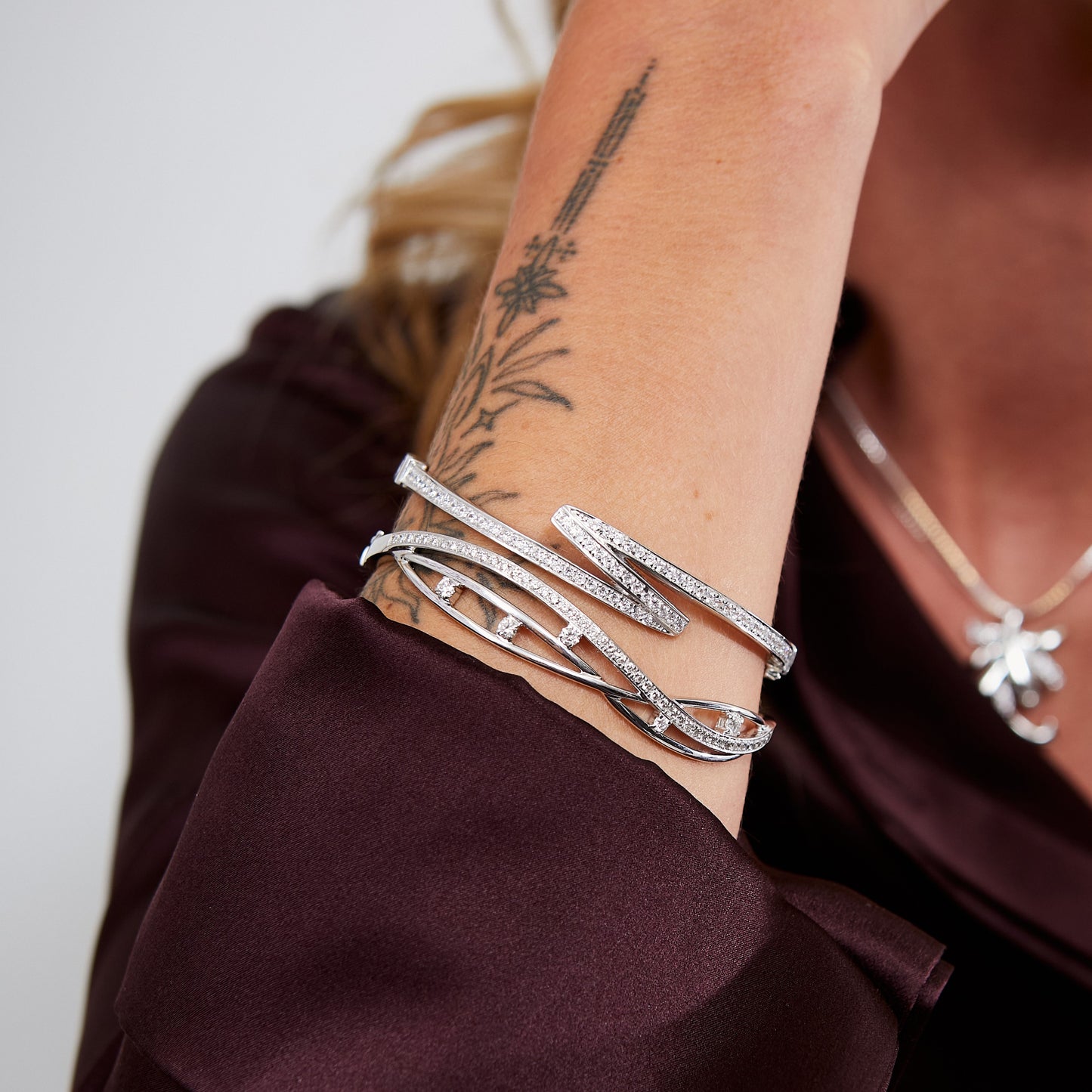 Pre-Owned 9ct White Gold & CZ Zigzag Design Bangle
