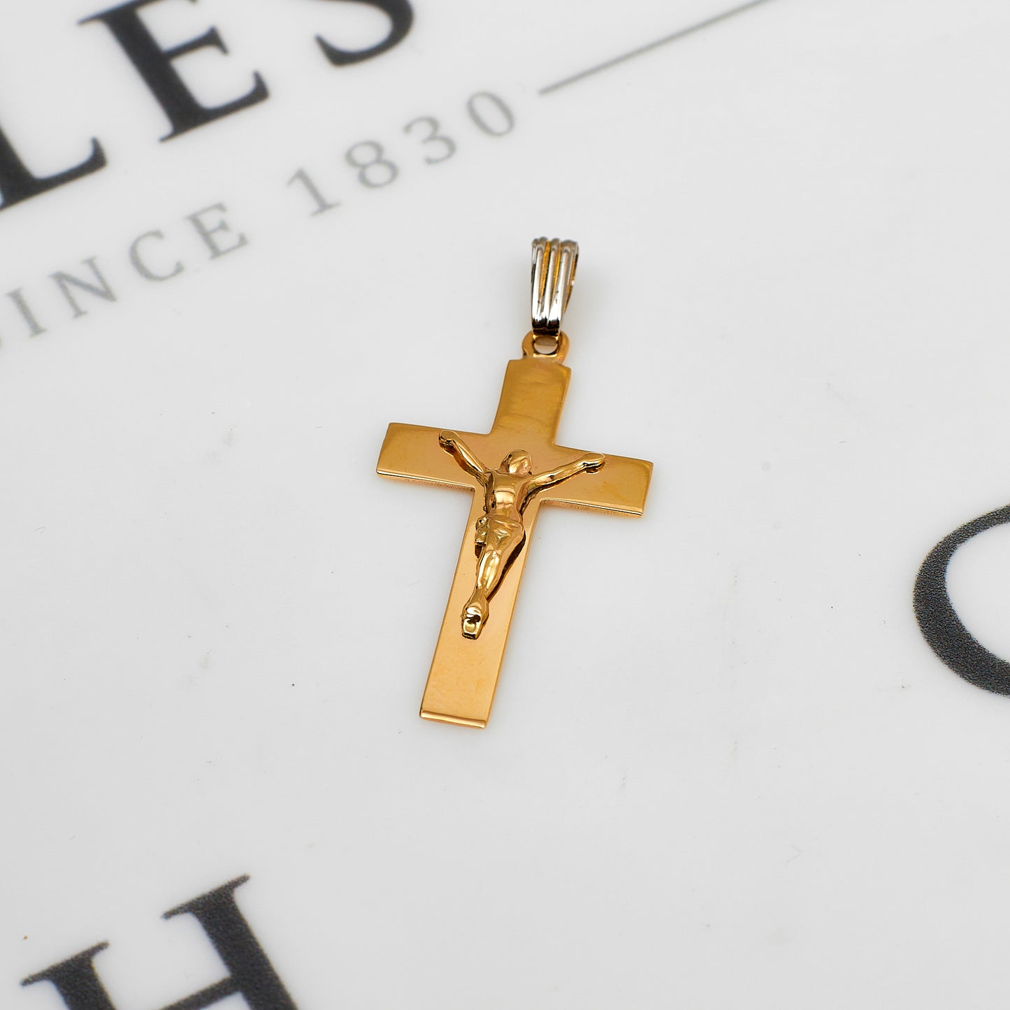 Pre-Owned 9ct Gold High-Polish Crucifix Pendant