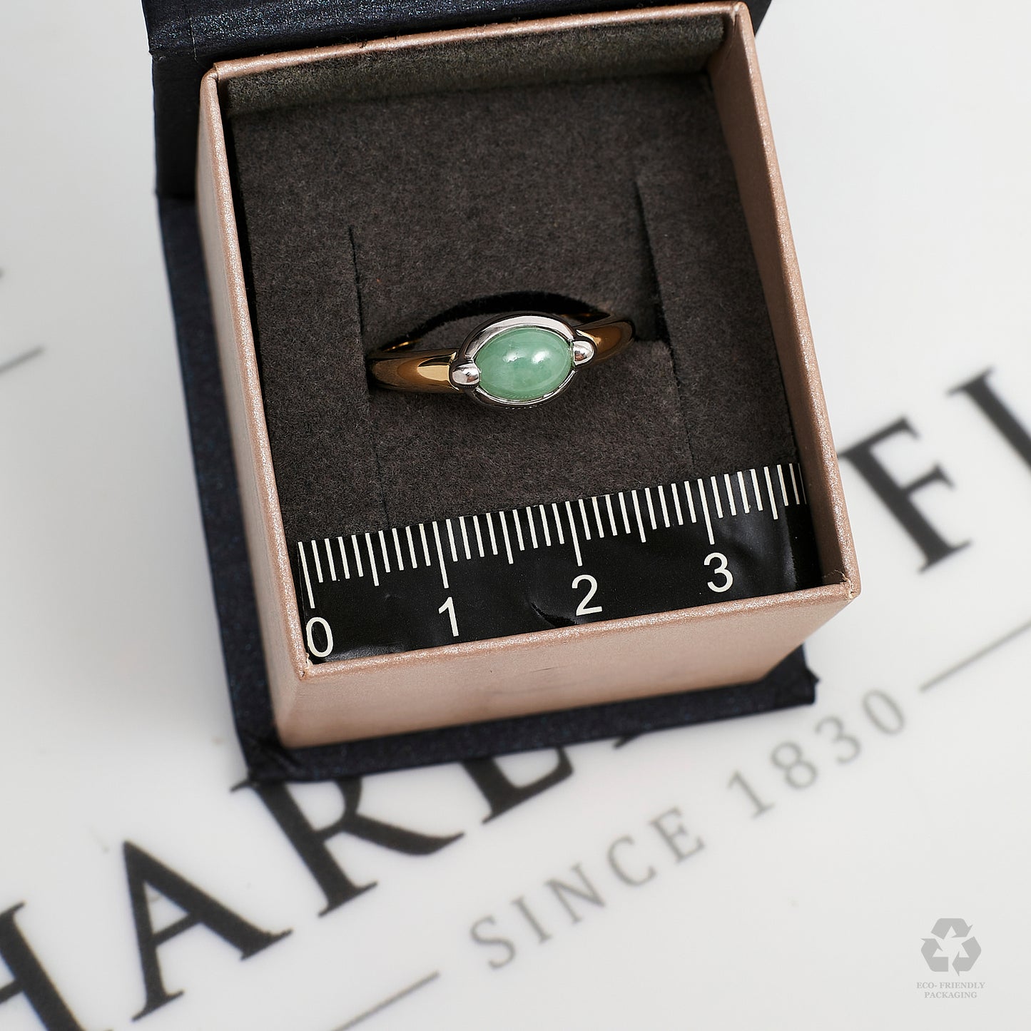 Pre-Owned 9ct Gold Oval Jade Dress Ring Size N