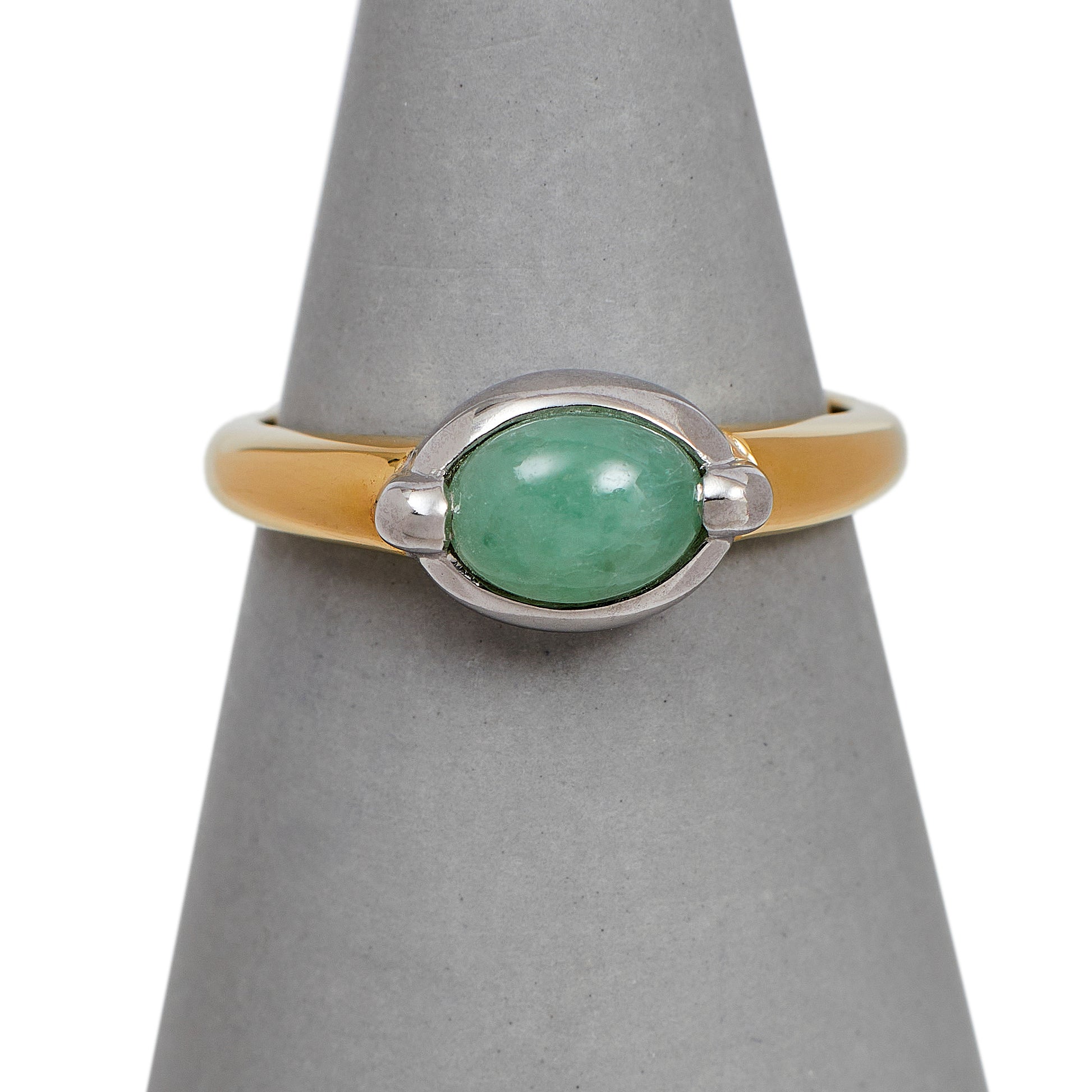 Pre-Owned 9ct Gold Oval Jade Dress Ring Size N