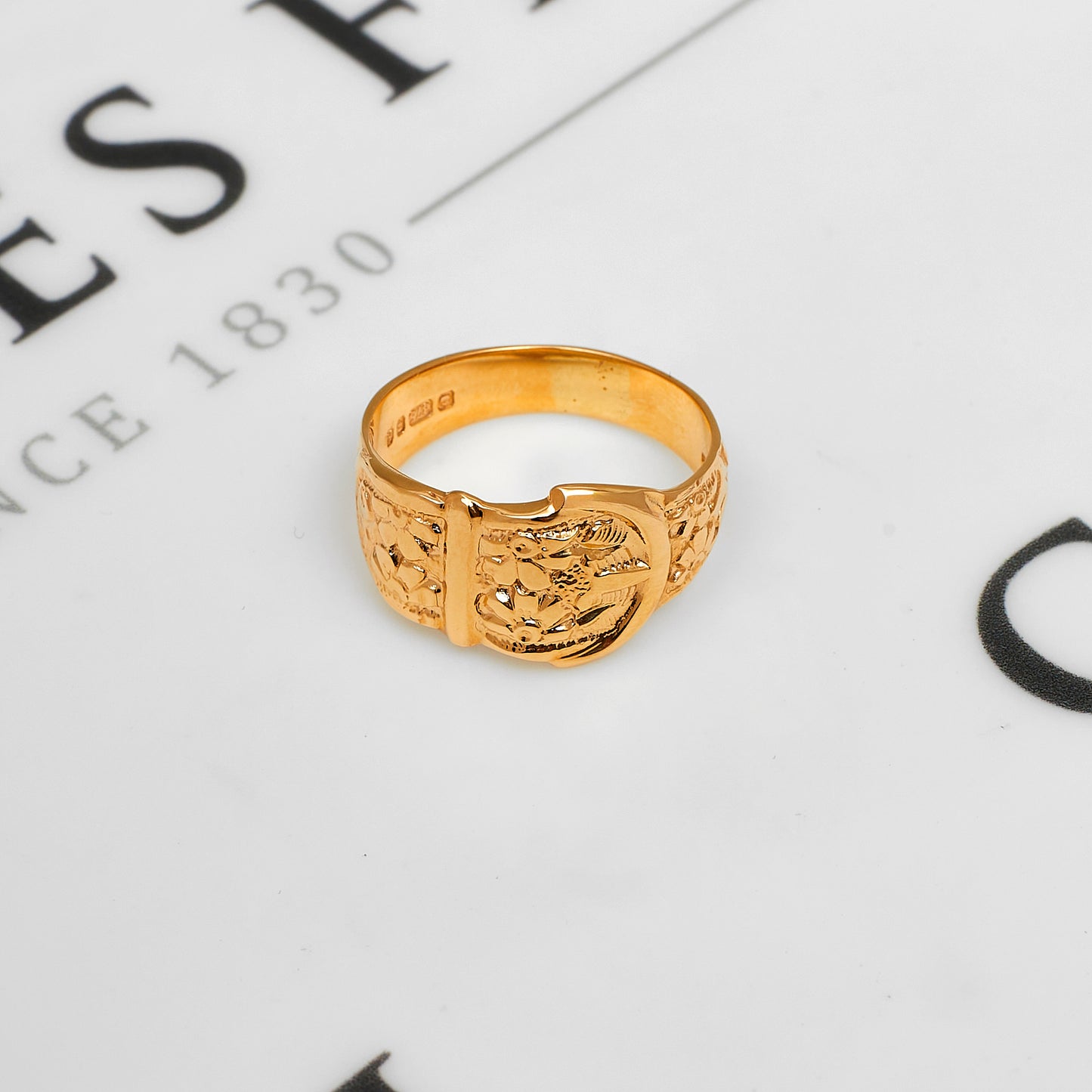 Pre-Owned 9ct Gold Patterned Buckle Ring Size R.5