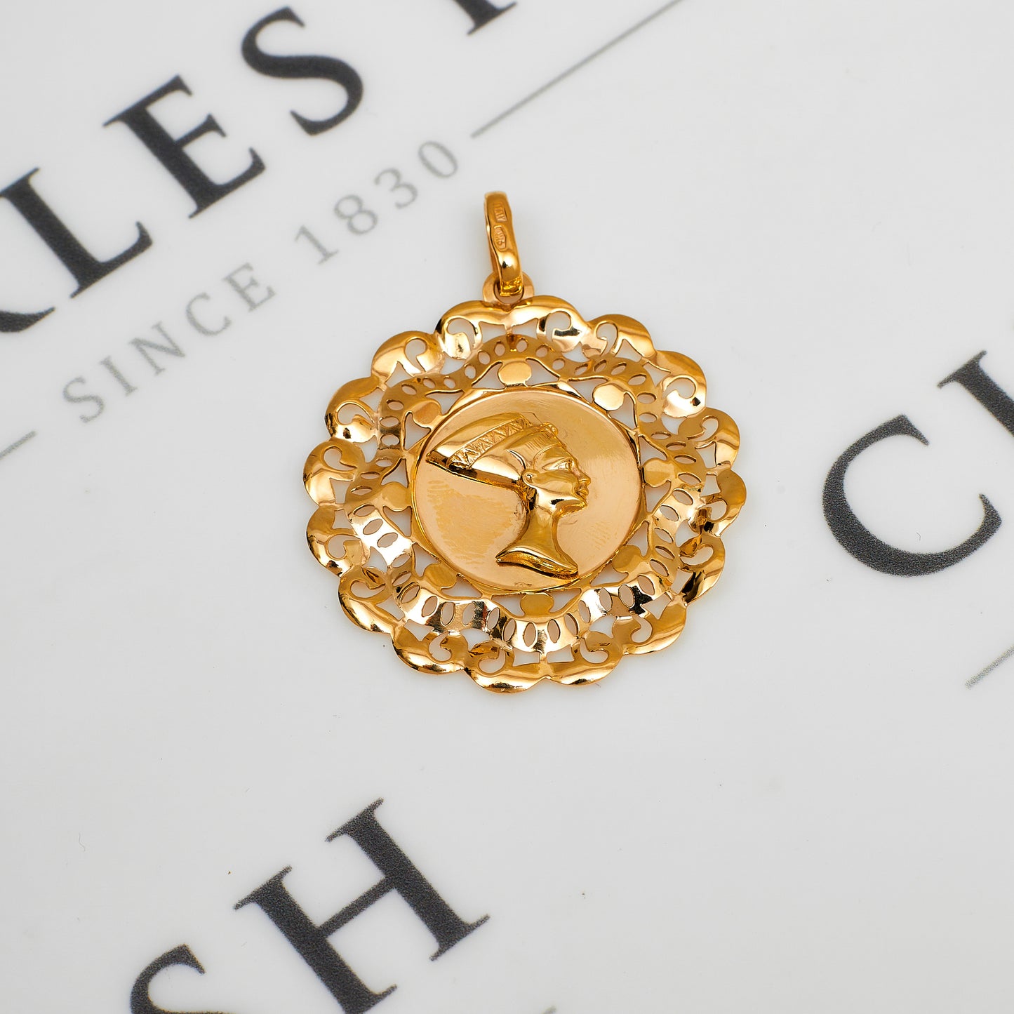 Pre-Owned 9ct Gold Scalloped Edge Nefertiti Pendant