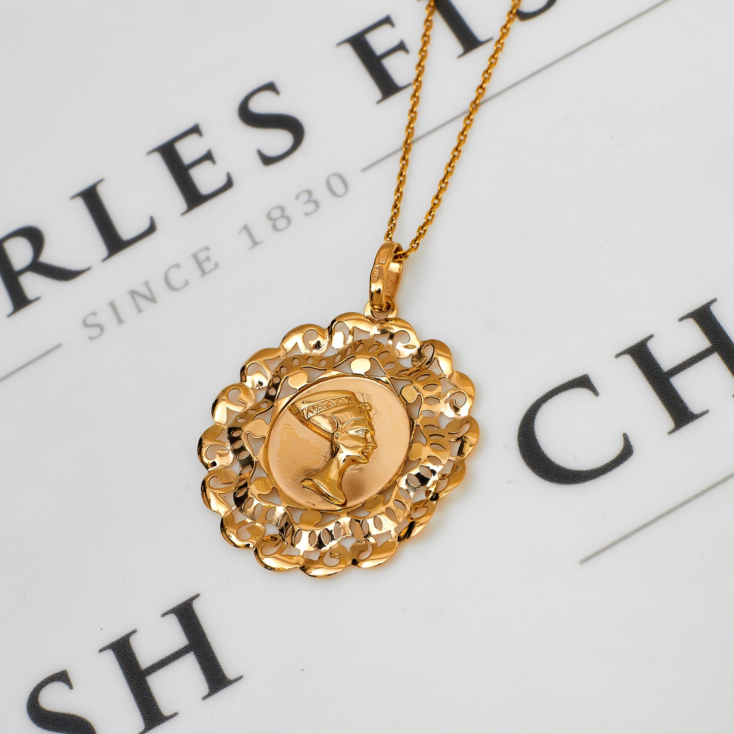 Pre-Owned 9ct Gold Scalloped Edge Nefertiti Pendant