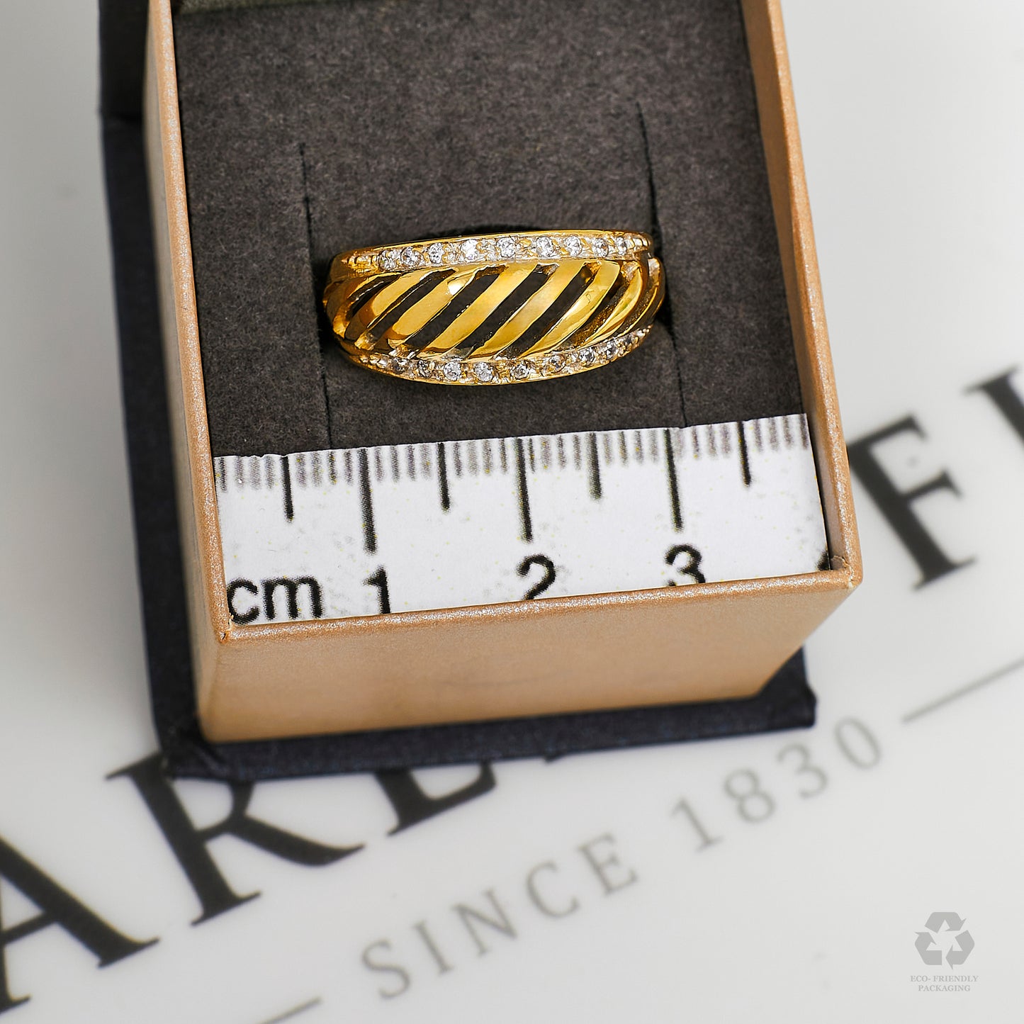 Pre-Owned 9ct Gold CZ Diagonal Design Bump Head Ring Size Q