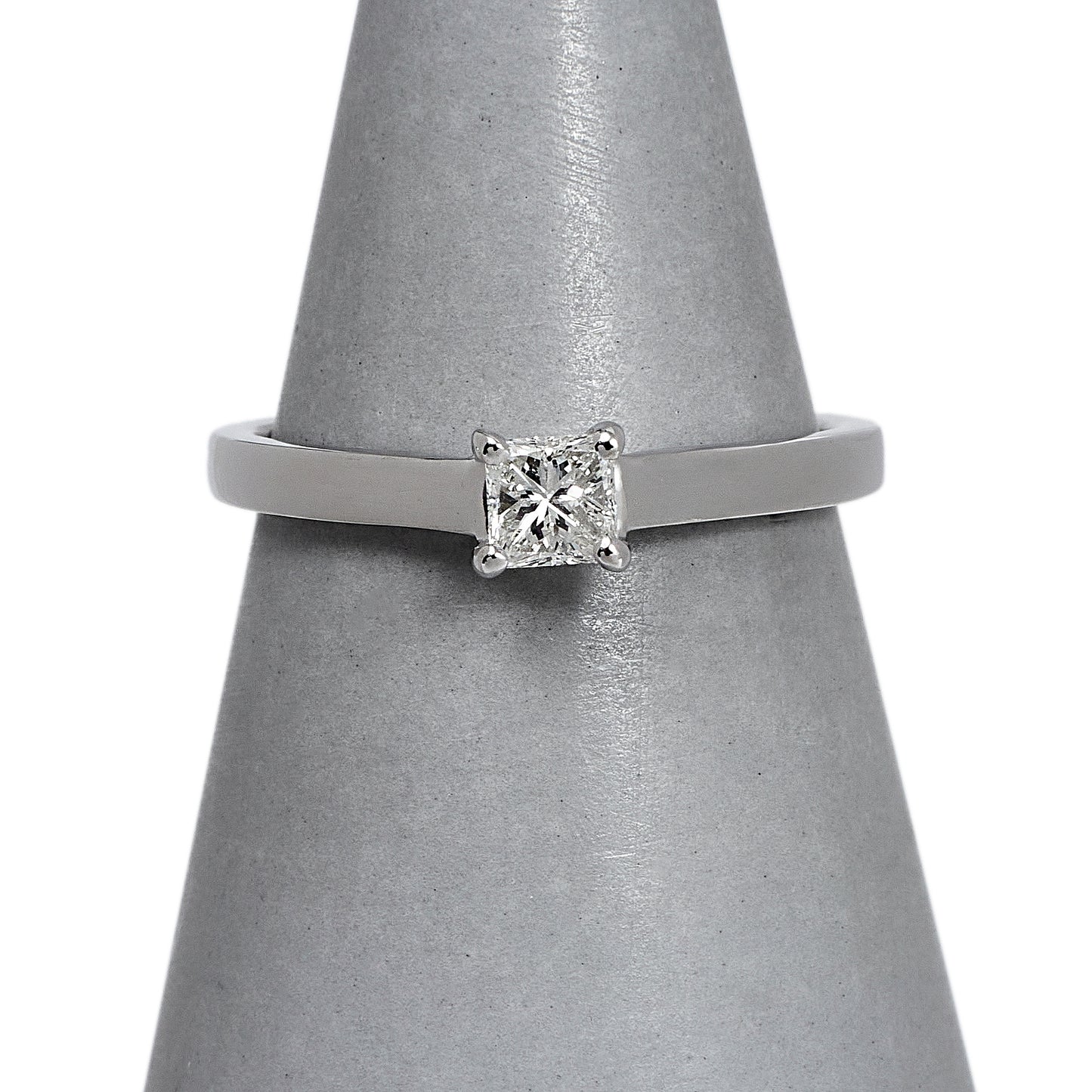 Pre-Owned 18ct White Gold Princess Cut Diamond Ring Size M