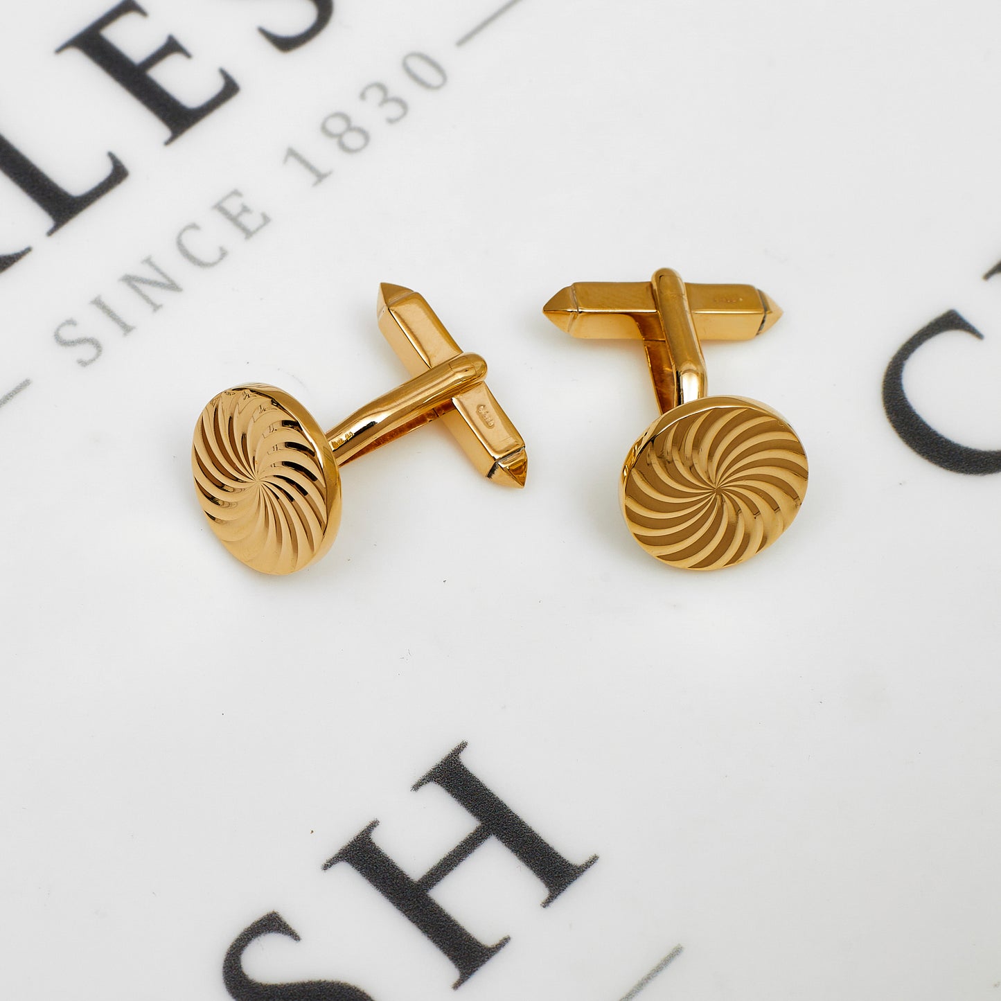 Pre-Owned 9ct Gold Round Swirl Design Cufflinks