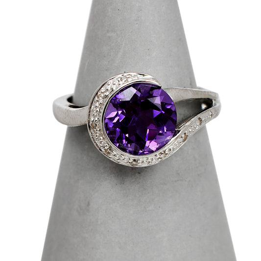 Pre-Owned 9ct White Gold Amethyst & Diamond Ring Size K