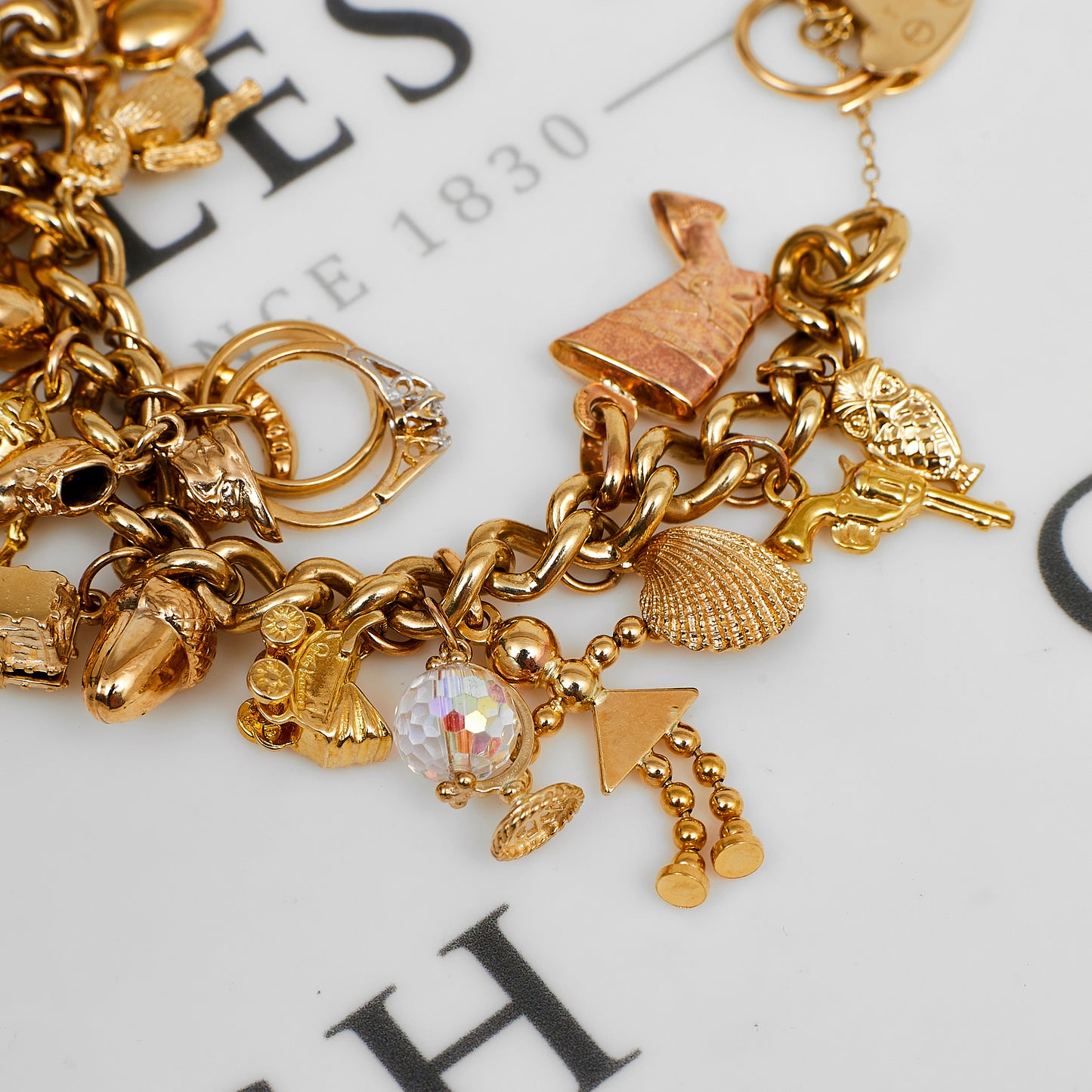 Pre-Owned 9ct Gold Charm Bracelet & 36 Charms 8 Inch