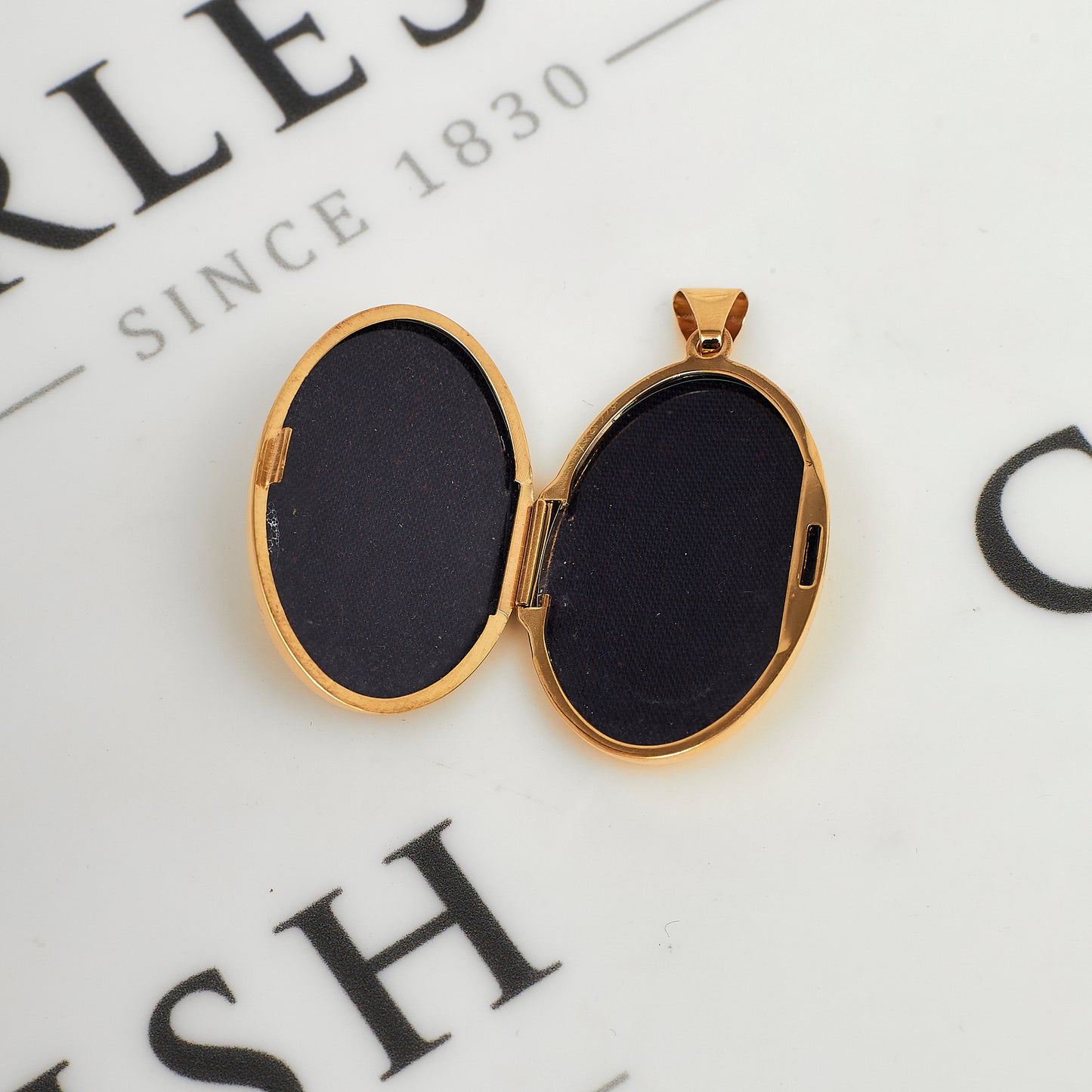 Pre-Owned 9ct Gold Satin Finish Oval Floral Pattern Locket