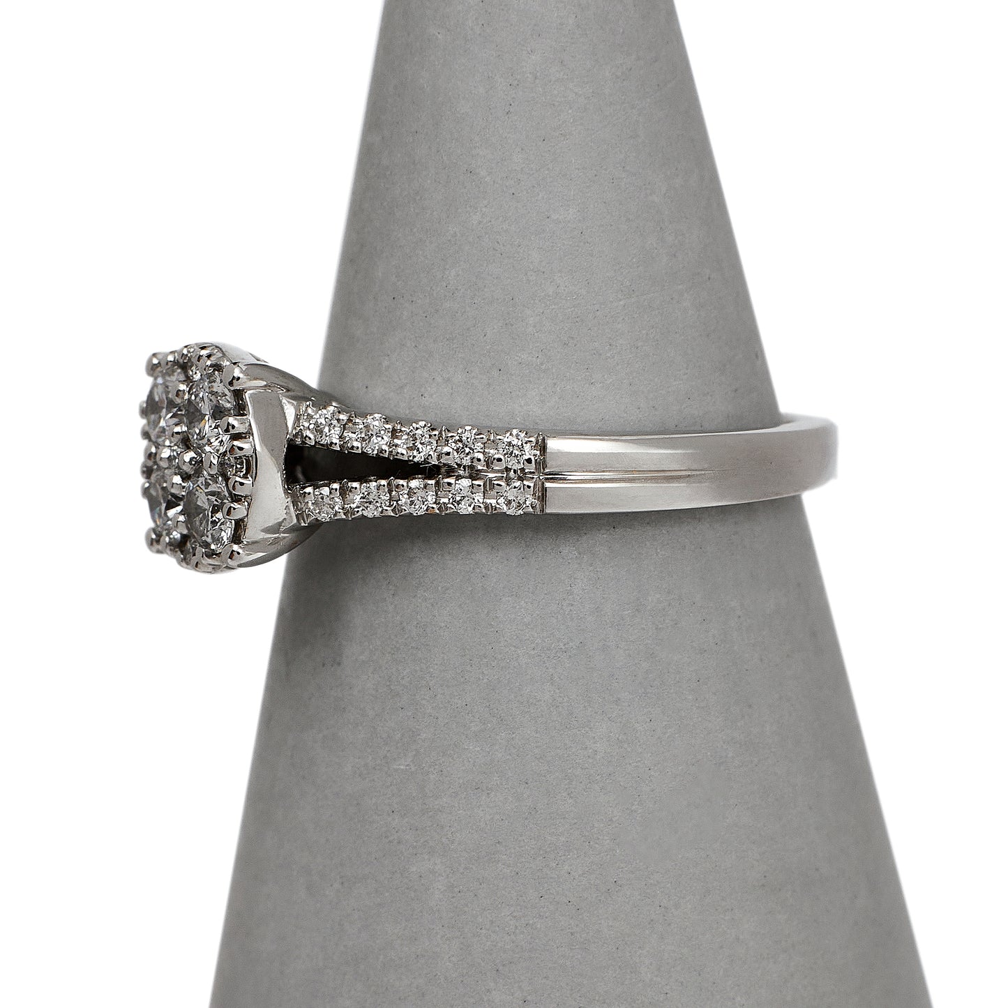 Pre-Owned 18ct White Gold Diamond Cluster Ring Size L.5
