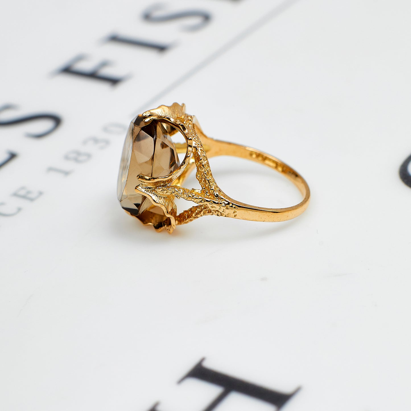Pre-Owned 9ct Gold Oval Quartz Ring Size M