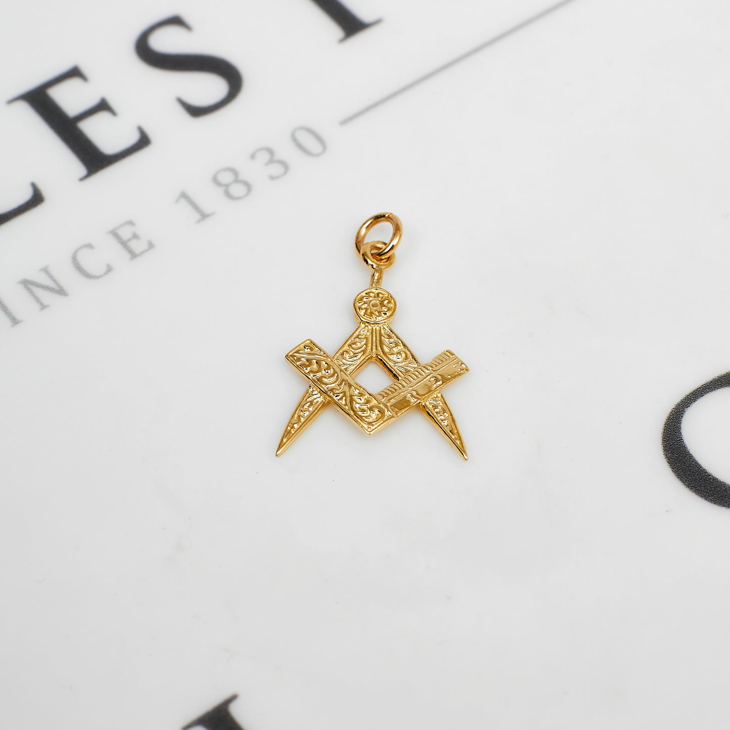 Pre-Owned 9ct Gold Masonic Compass & Square Pendant