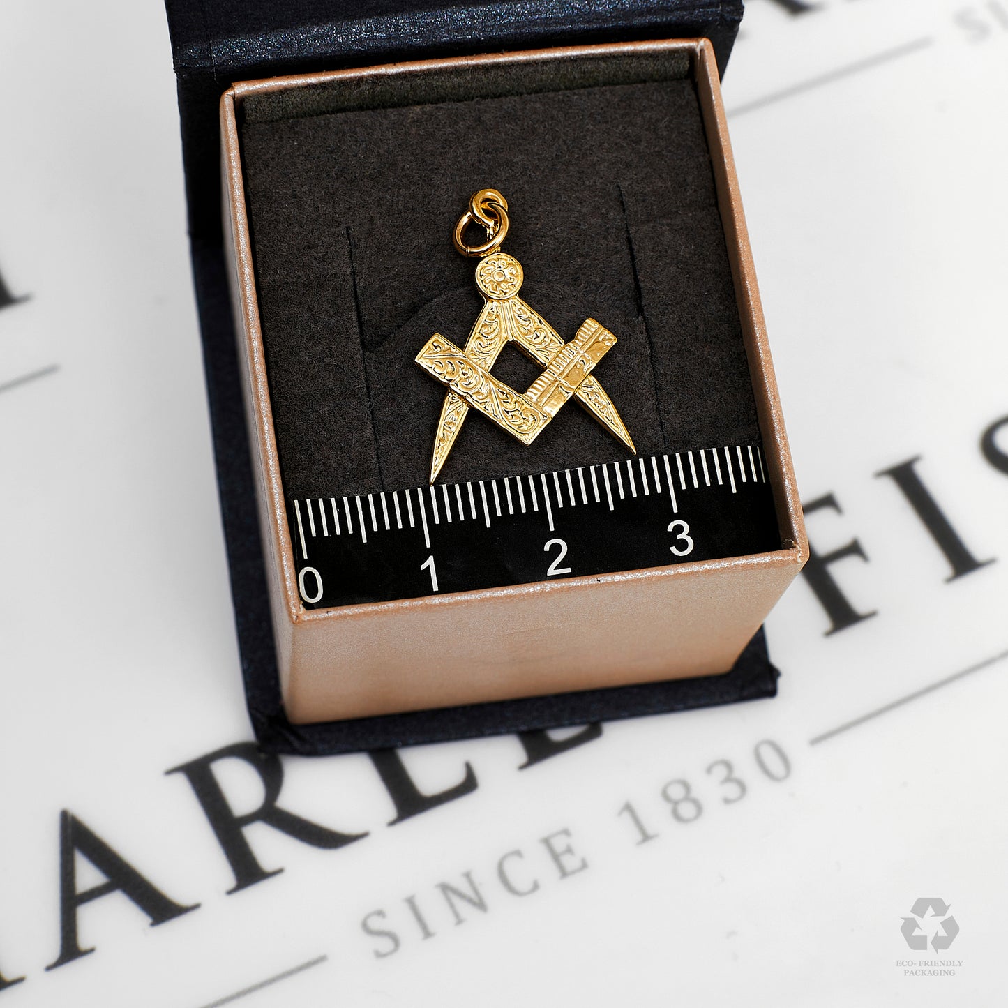 Pre-Owned 9ct Gold Masonic Compass & Square Pendant