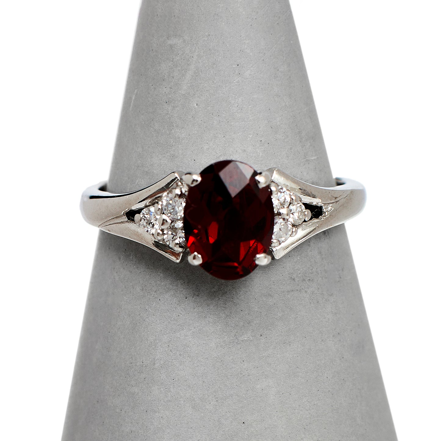 Pre-Owned 18ct White Gold Garnet & Diamond Ring Size M