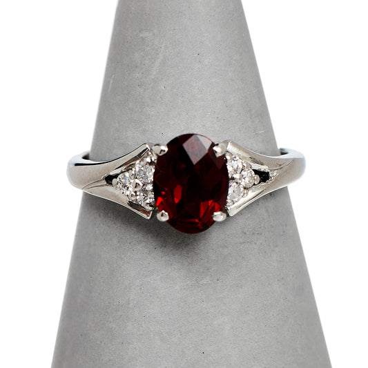 Pre-Owned 18ct White Gold Garnet & Diamond Ring Size M