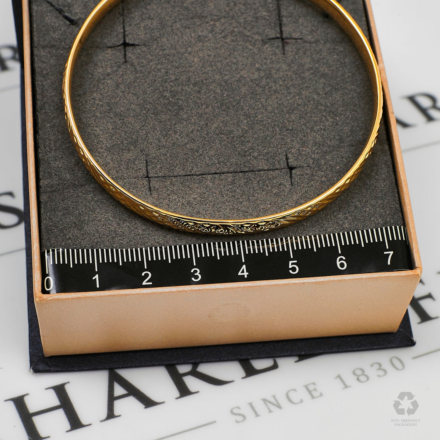 Pre-Owned 9ct Gold Patterned Bangle